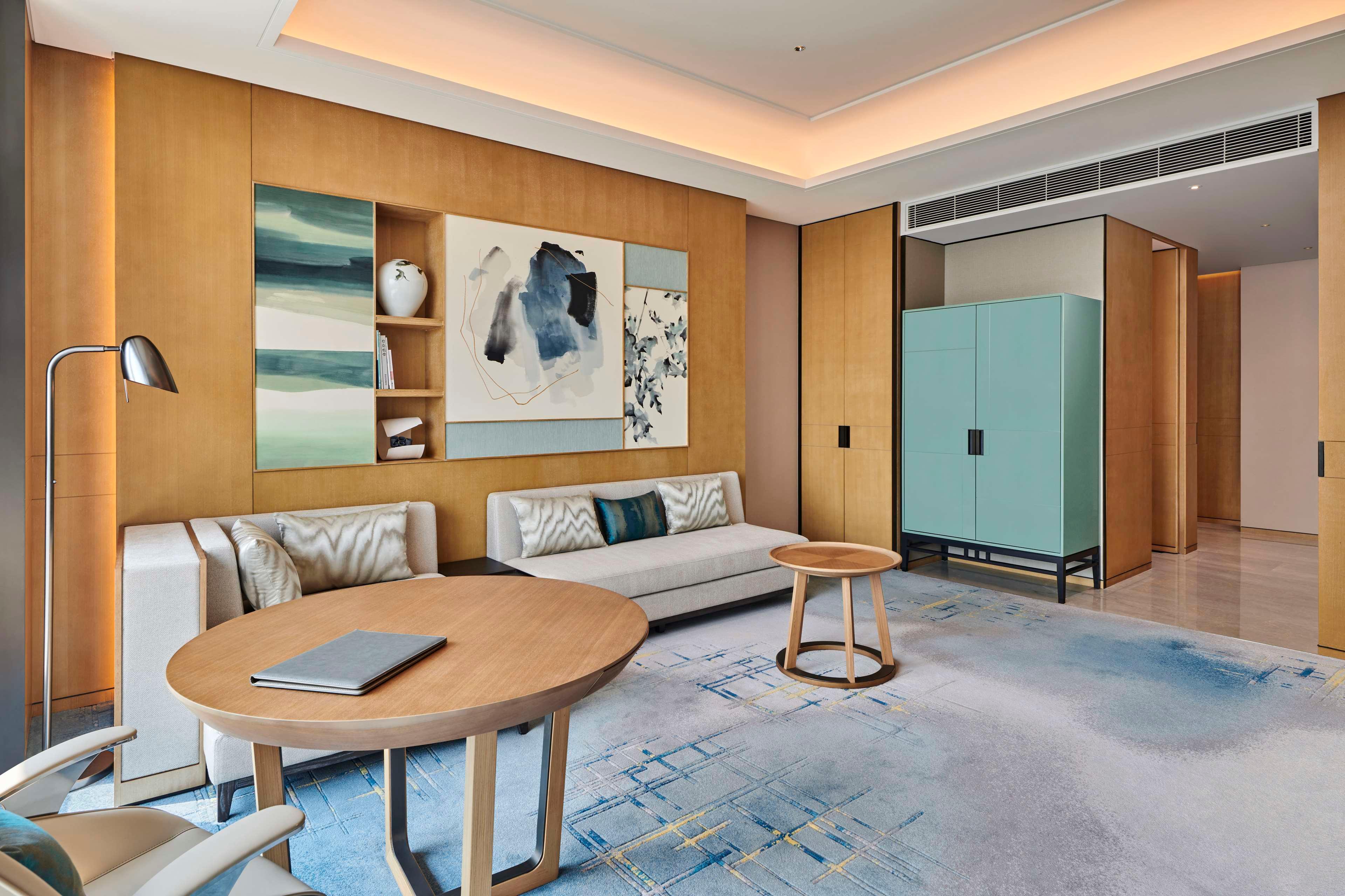 Suite Deluxe King Bed