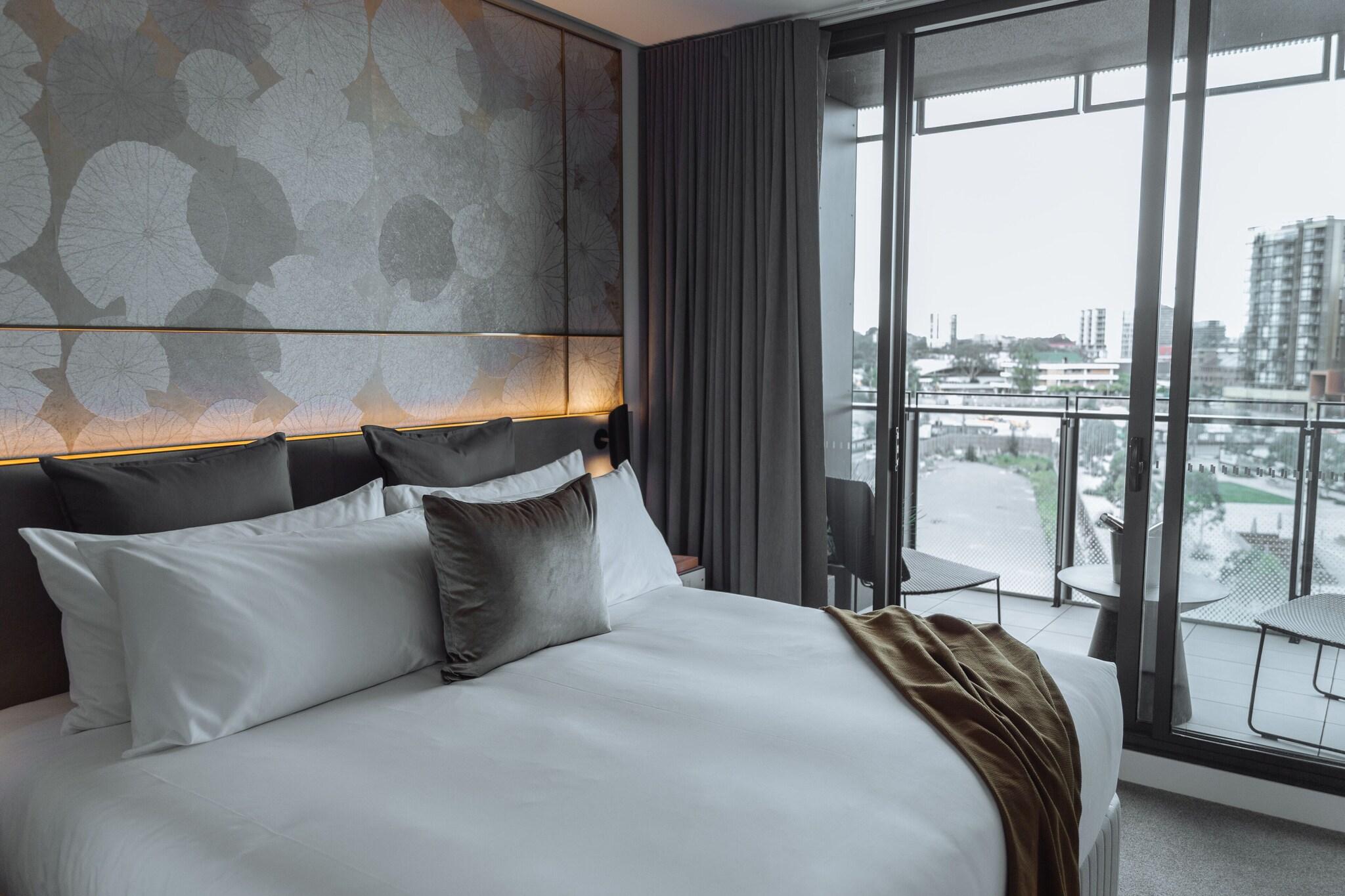 Apartment Queen Size Bed