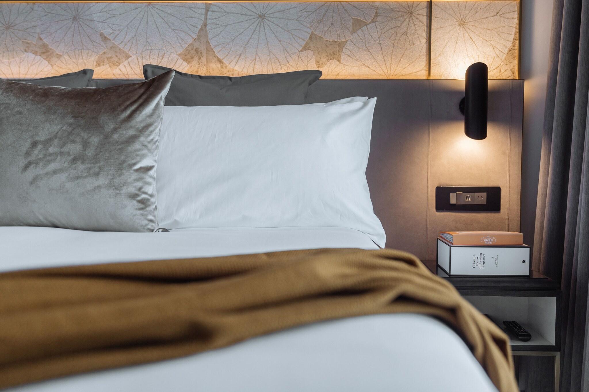 Apartment Queen Size Bed