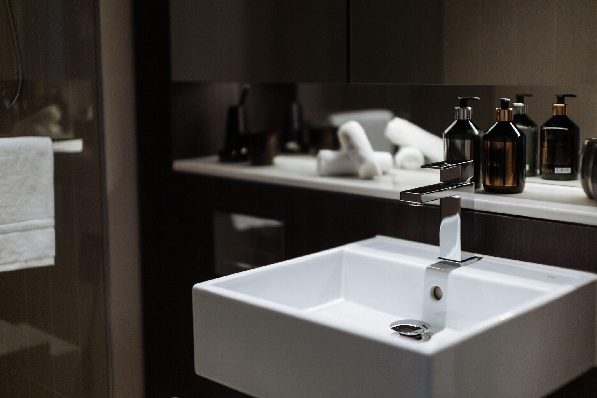 Apartment Queen Size Bed