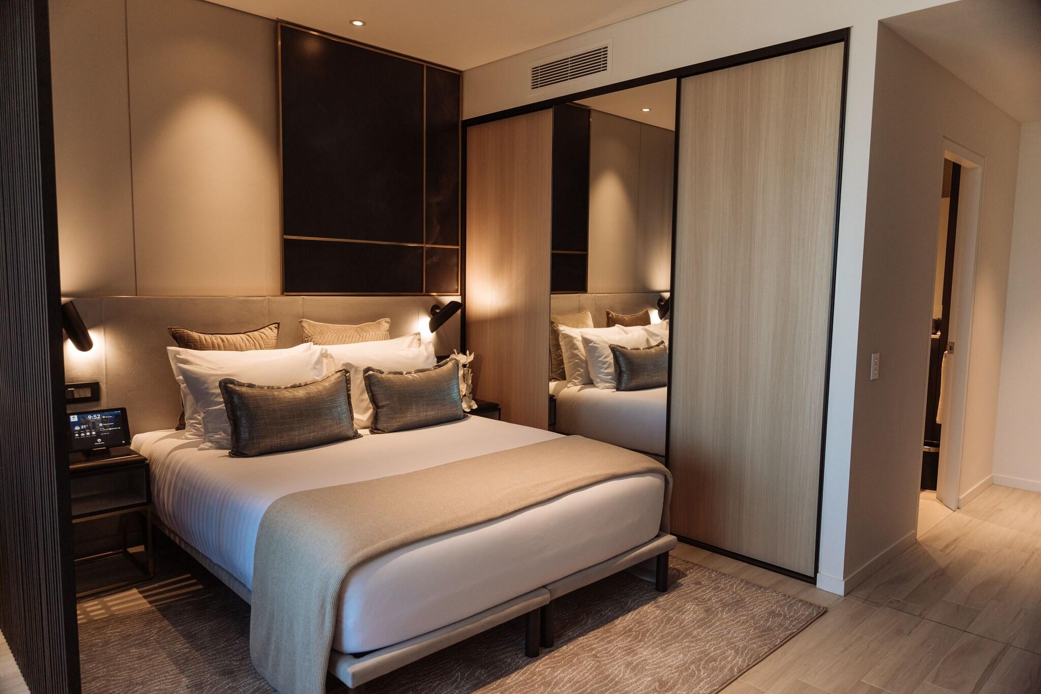 Studio Queen Size Bed