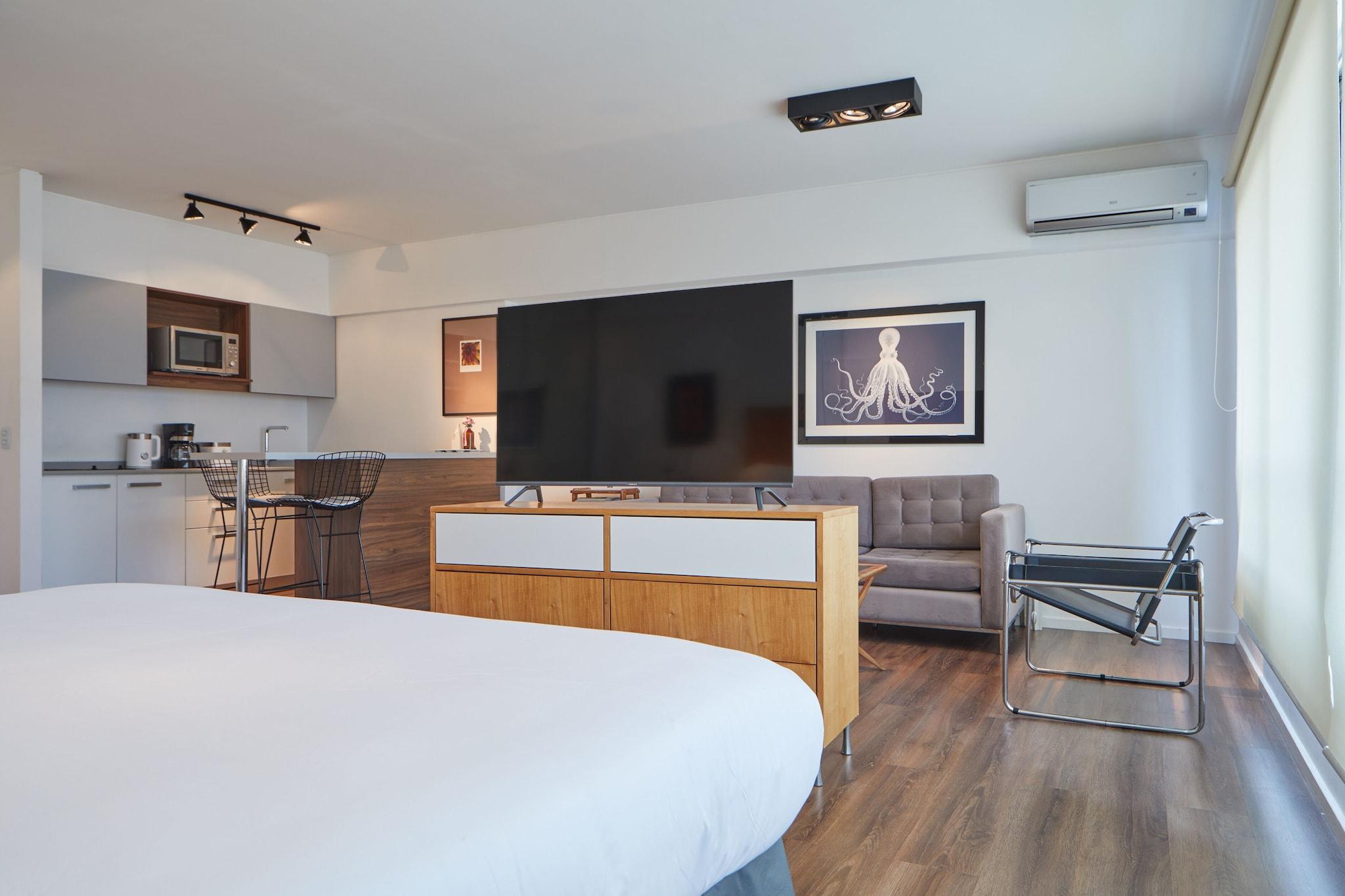 Studio Queen Size Bed