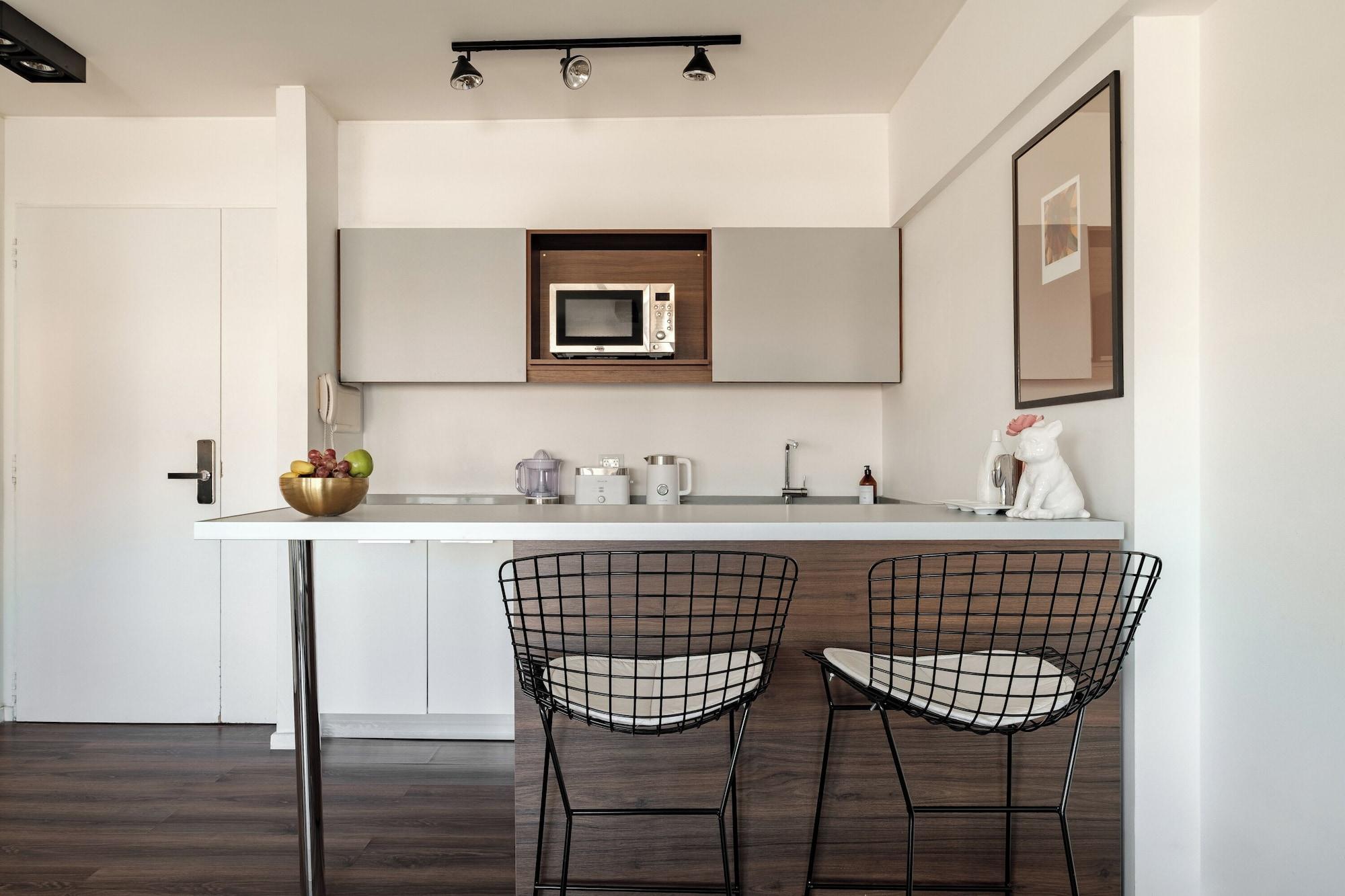 Studio Queen Size Bed