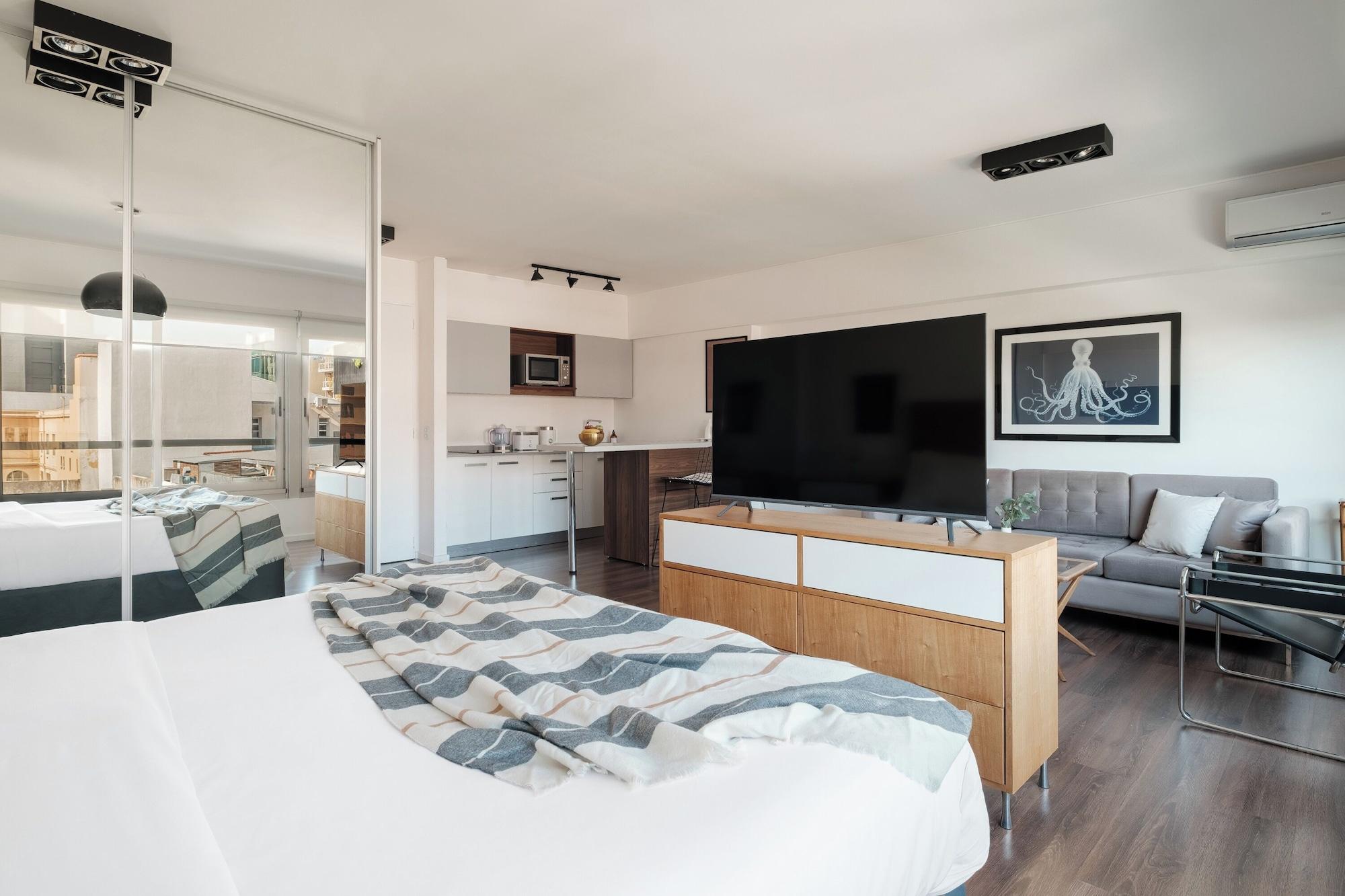 Studio Queen Size Bed