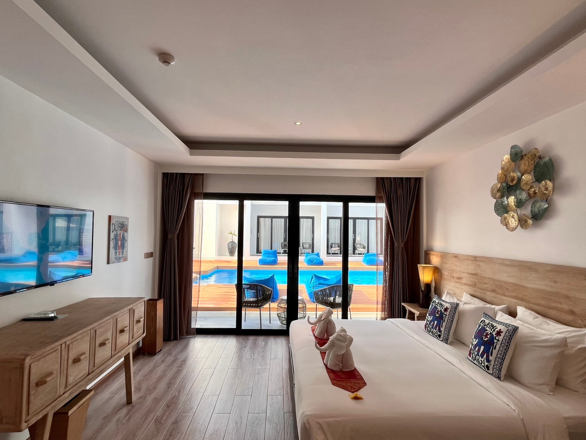 Double Deluxe Pool View