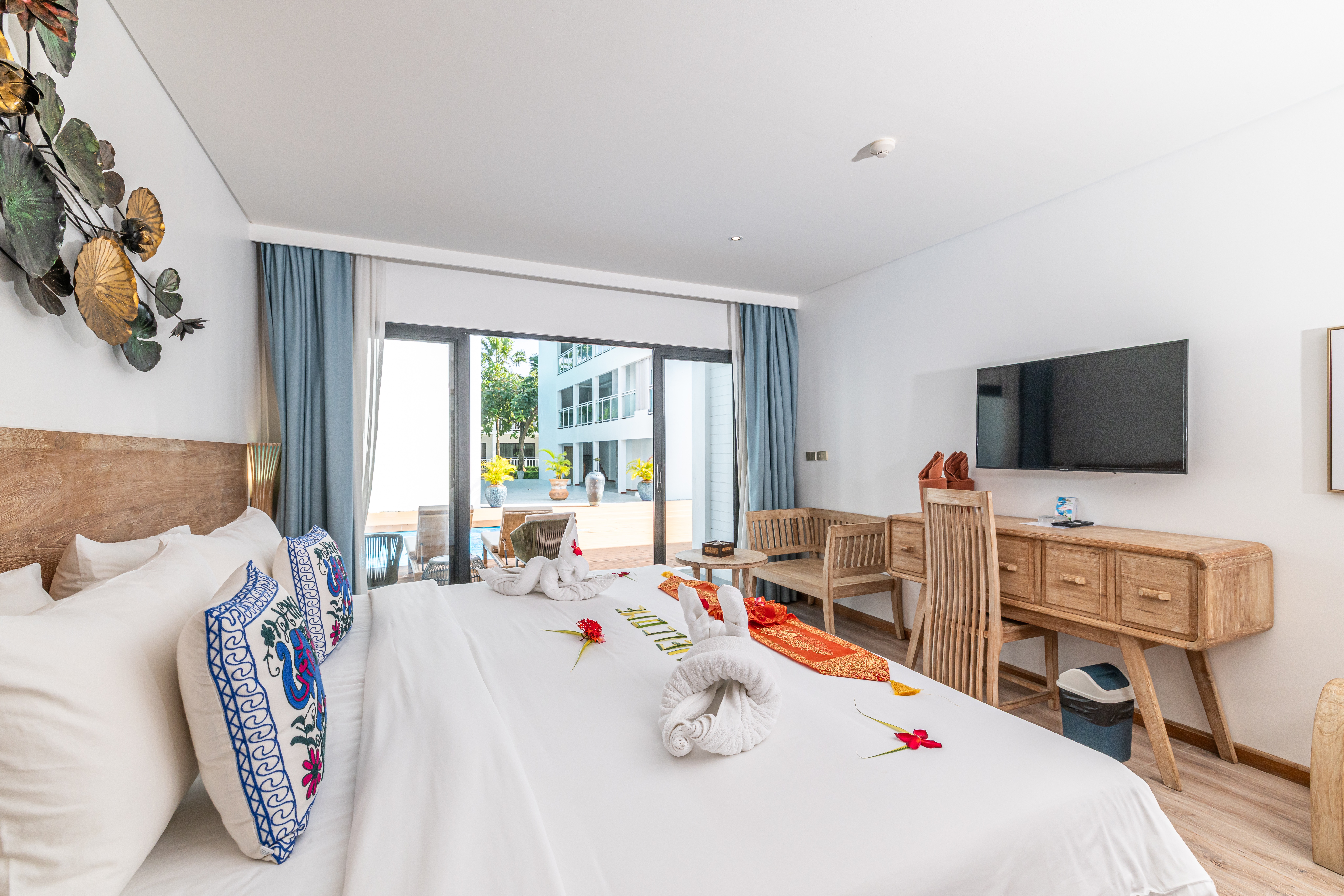 Double Deluxe Pool View