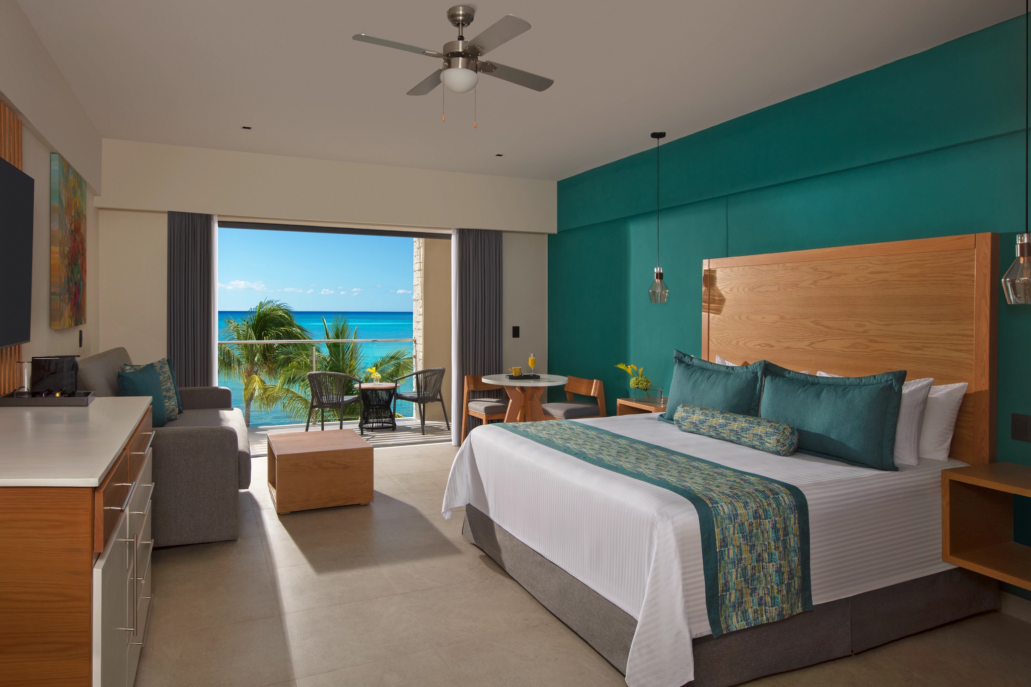 Junior Suite Ocean Front King Bed