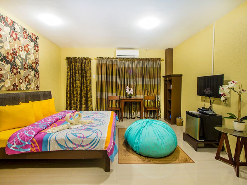 Double or Twin Deluxe Partial Ocean View