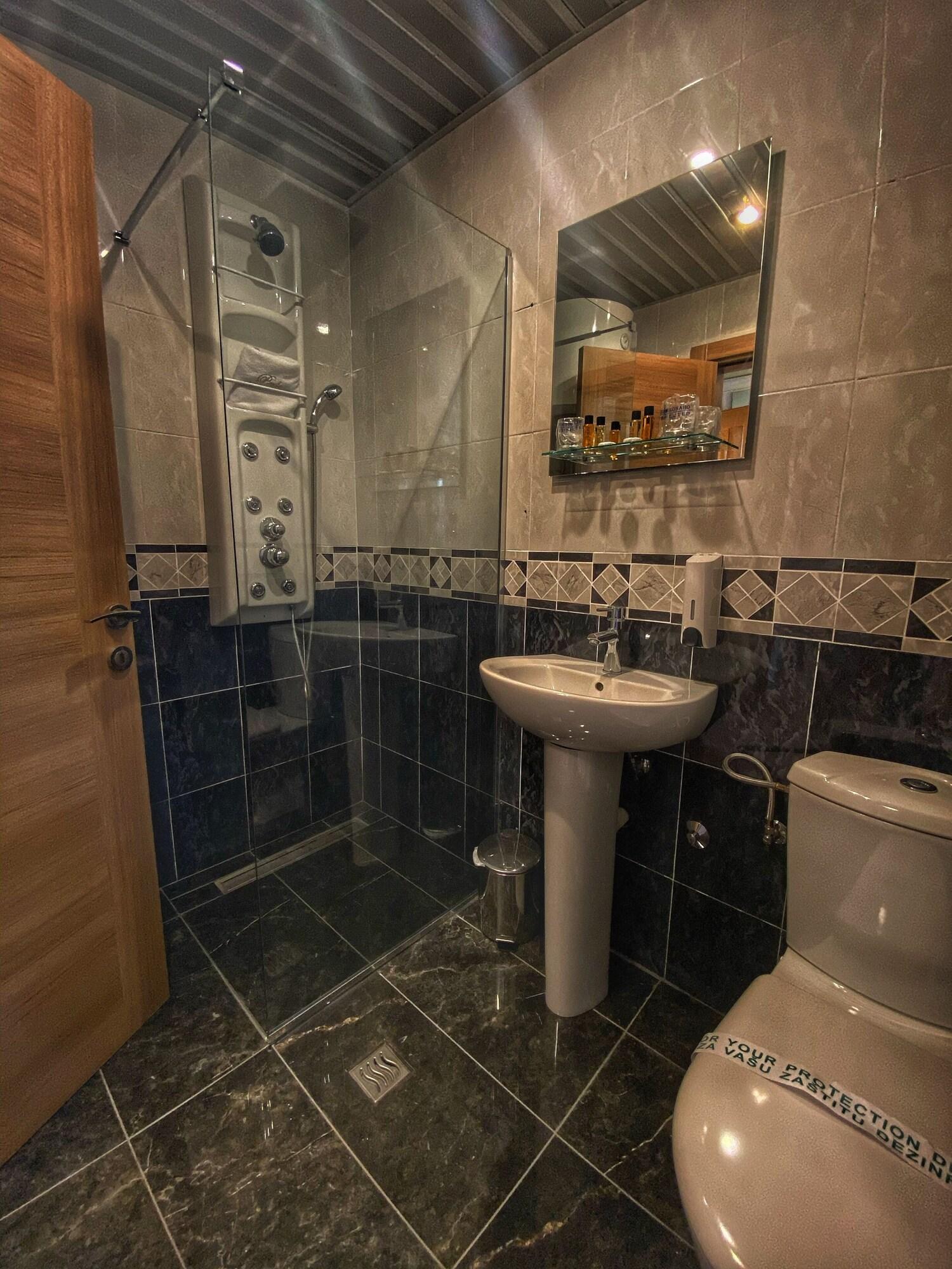 Double or Twin Sea View King Bed