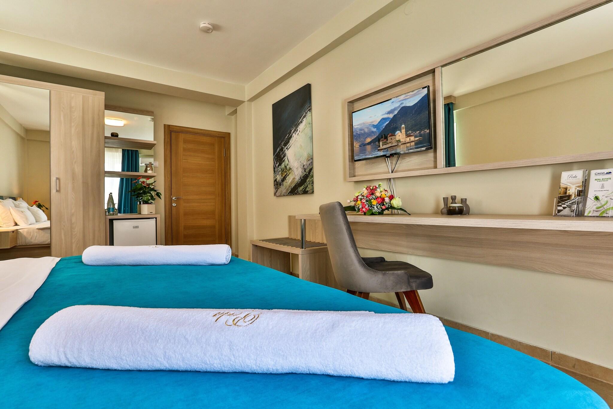 Double or Twin Sea View King Bed