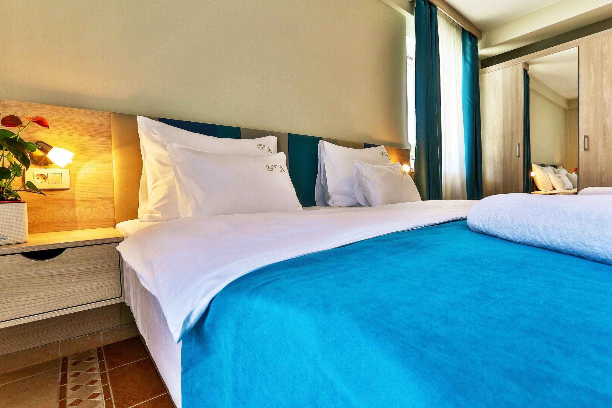 Double or Twin Sea View King Bed