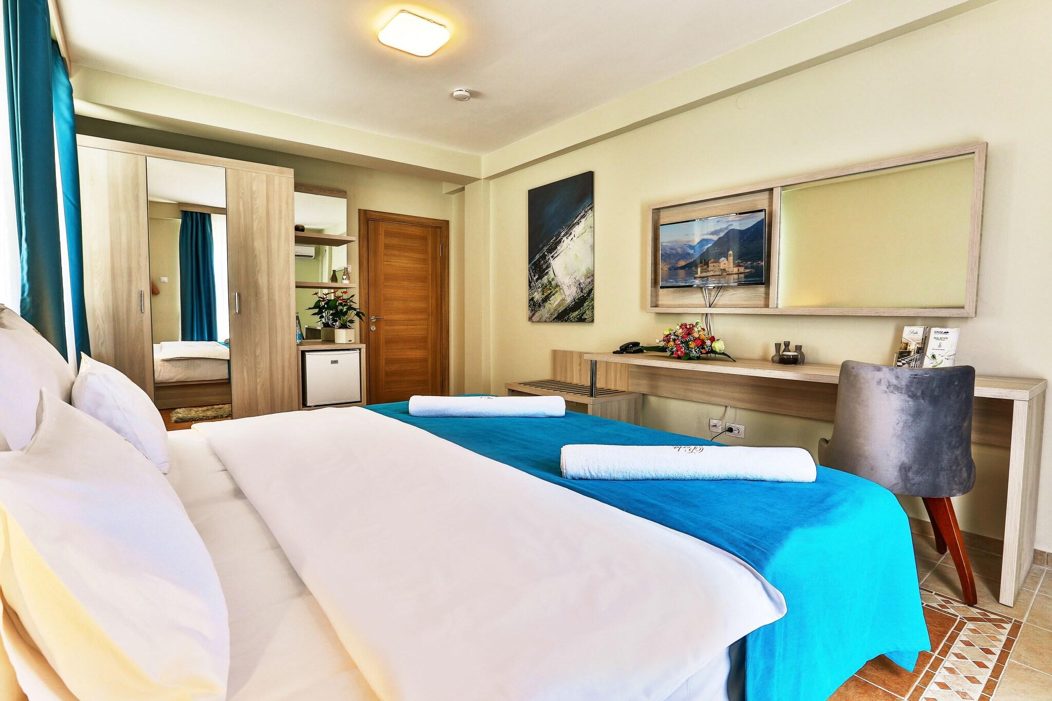 Double or Twin Sea View King Bed