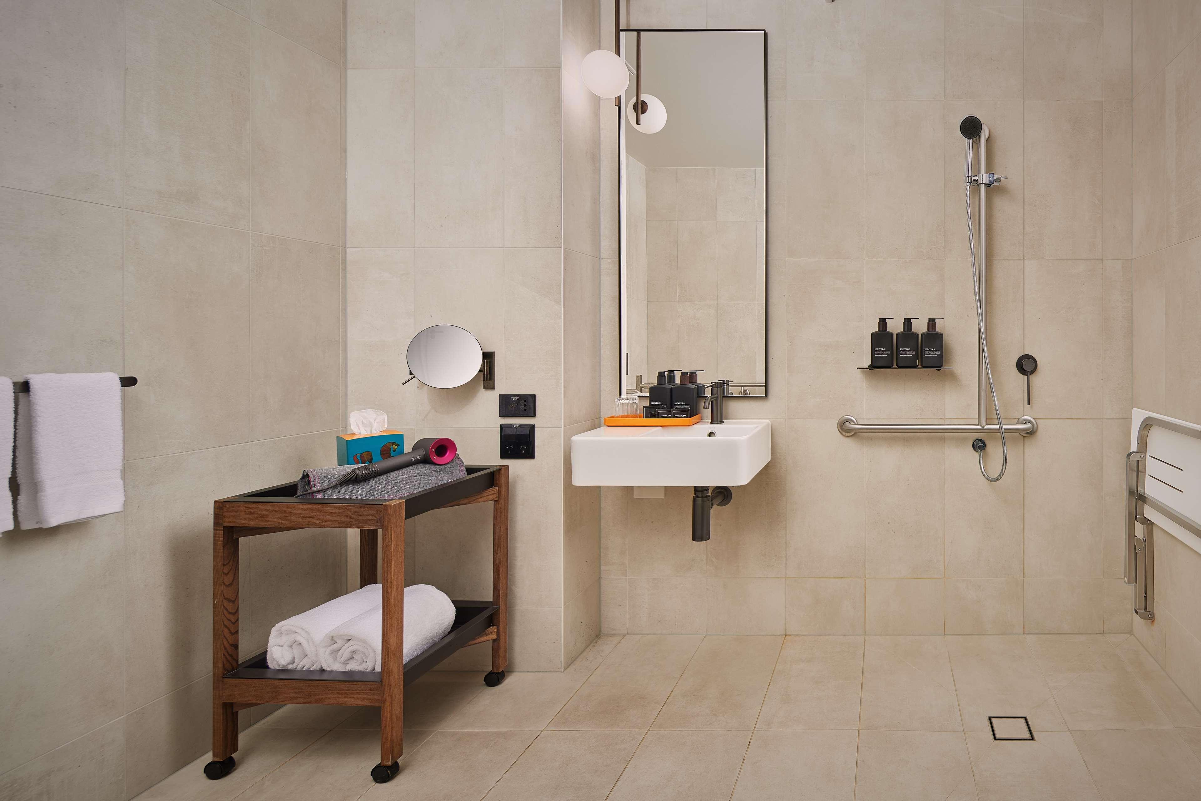 Room Accessible-queen Size Bed