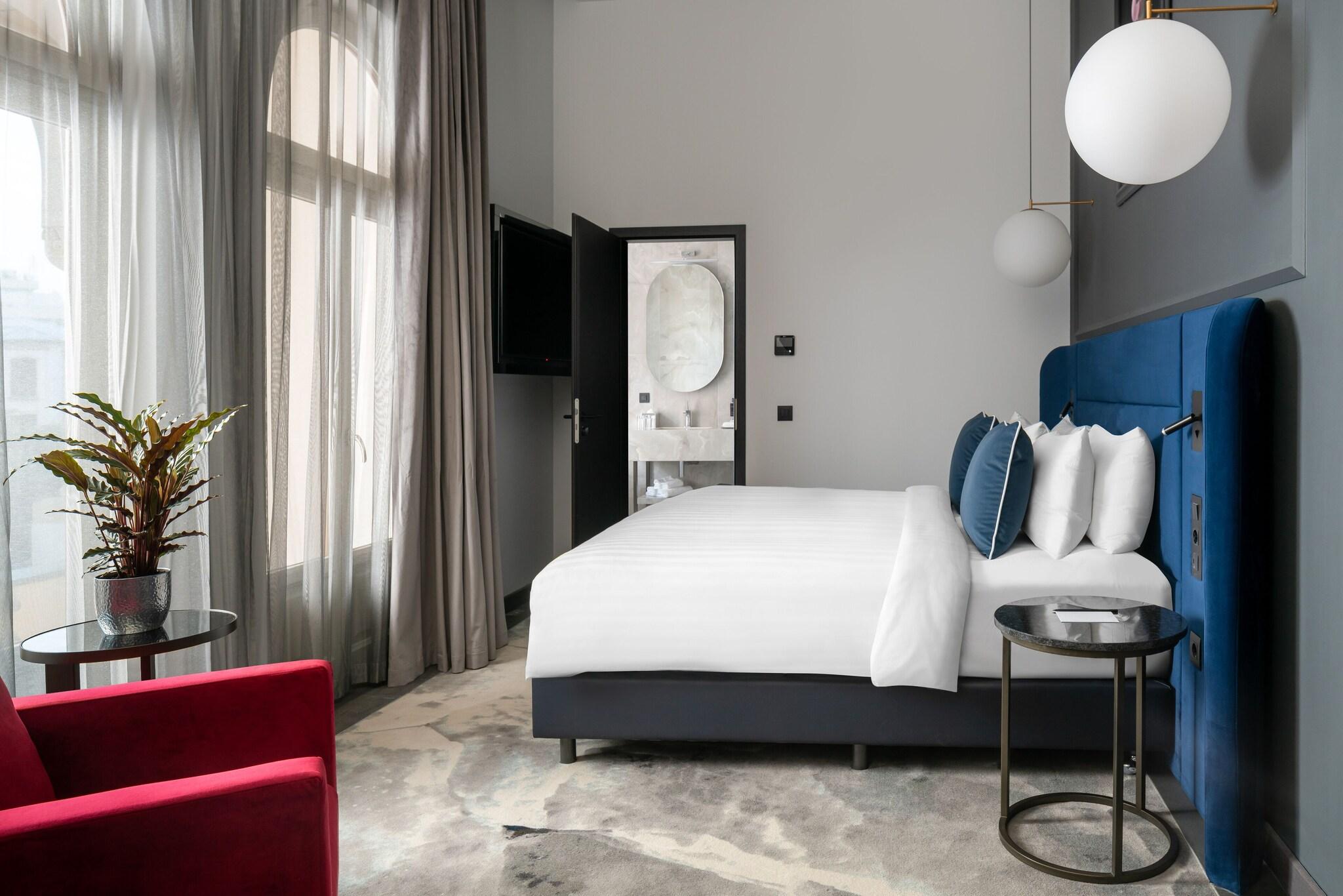 Double Queen Size Bed