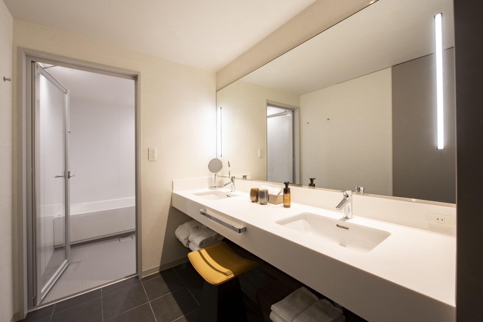 Double Deluxe King Bed