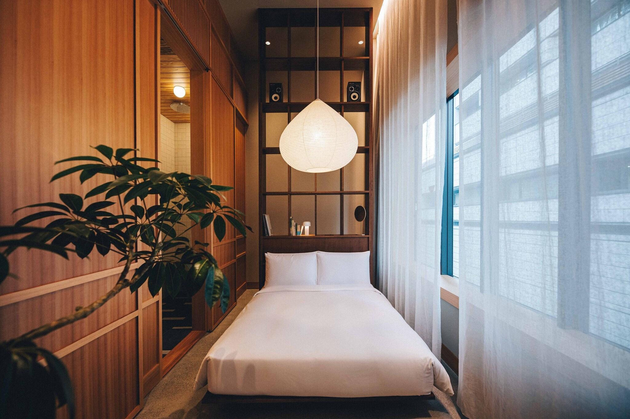 Studio Queen Bed Non Smoking