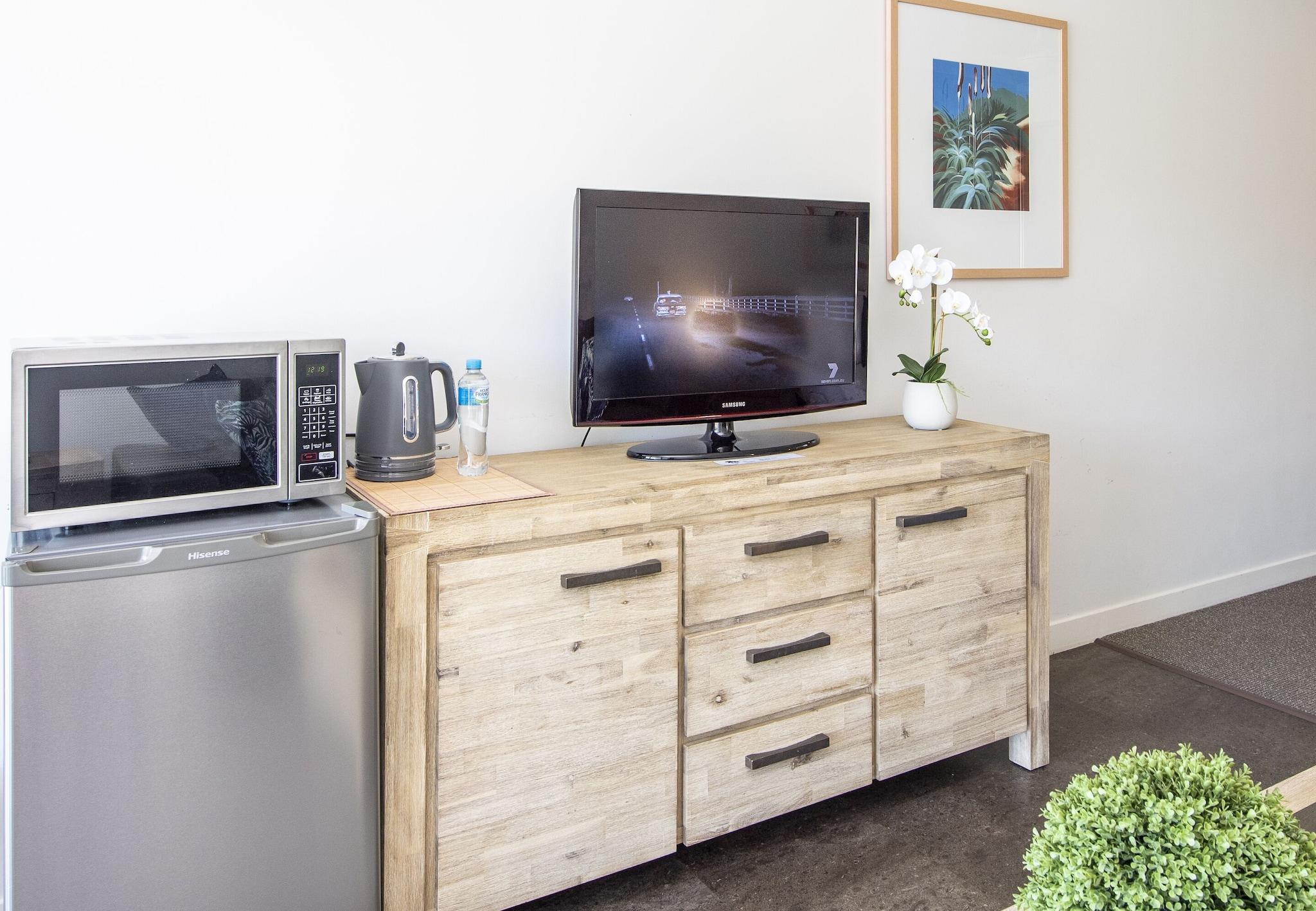 Studio Classic King Bed