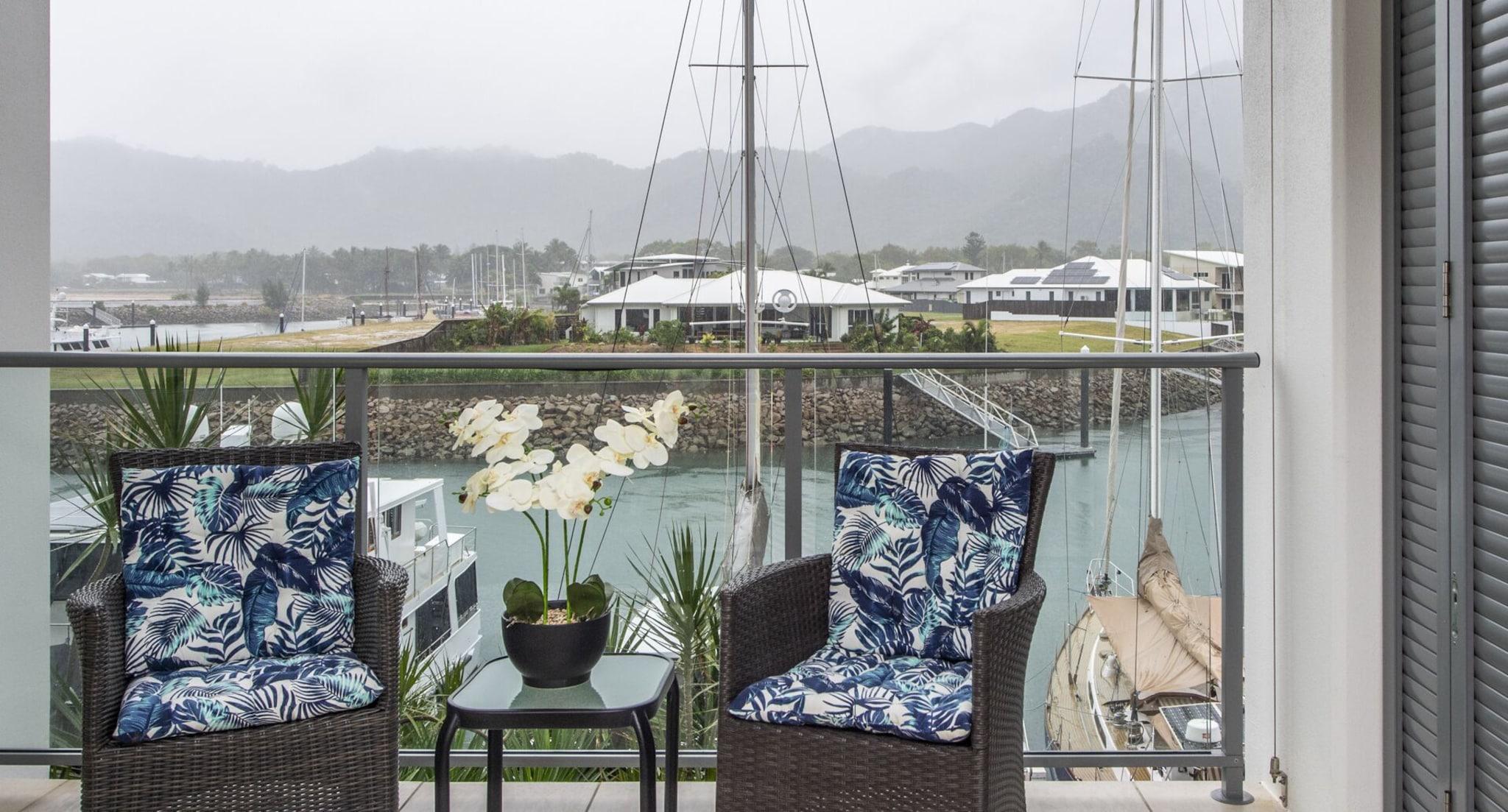 Studio Classic King Bed