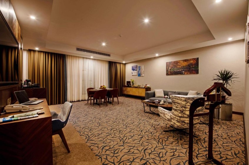 Junior Suite King Size Bed
