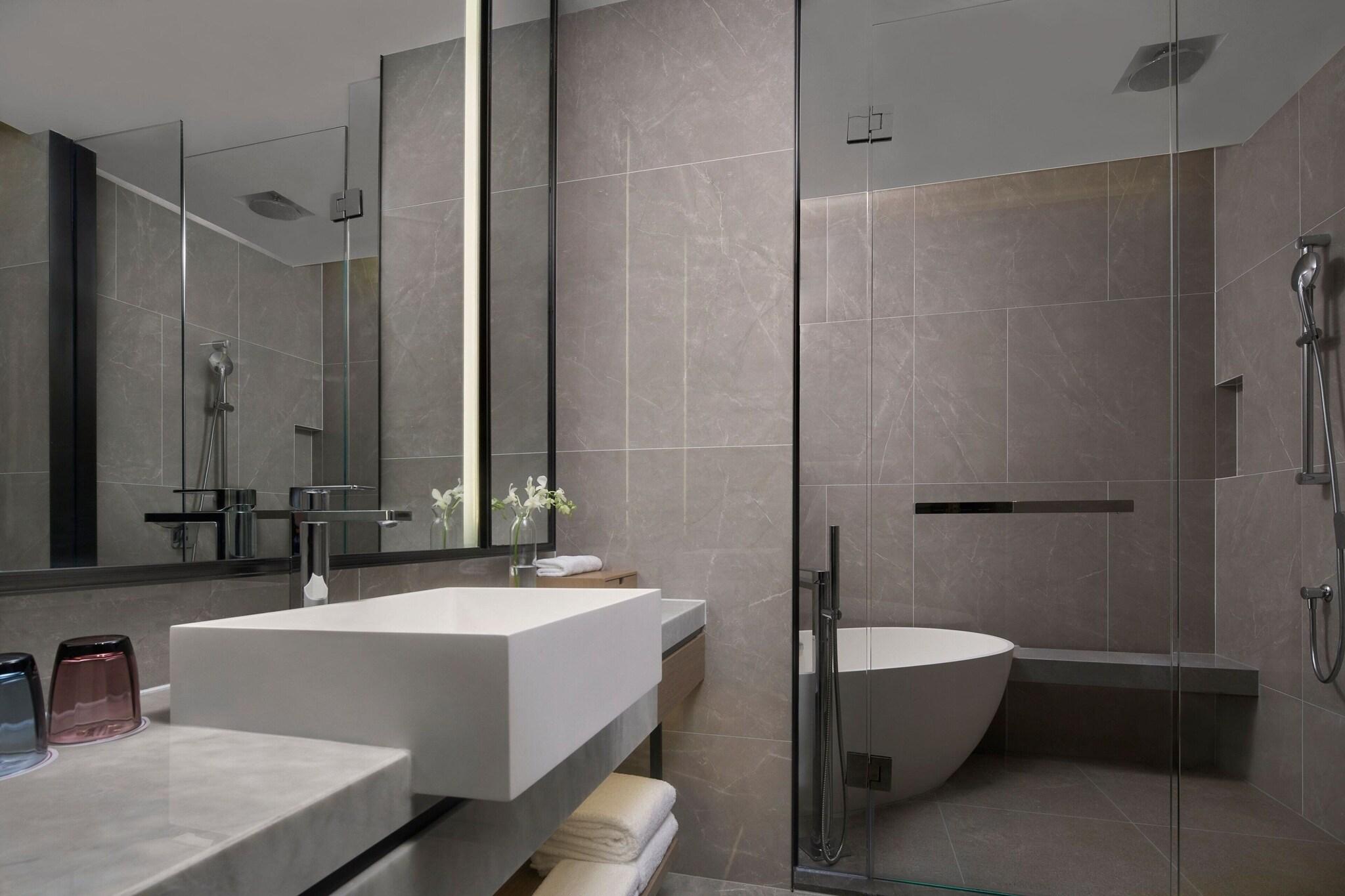 Studio City View King Bed