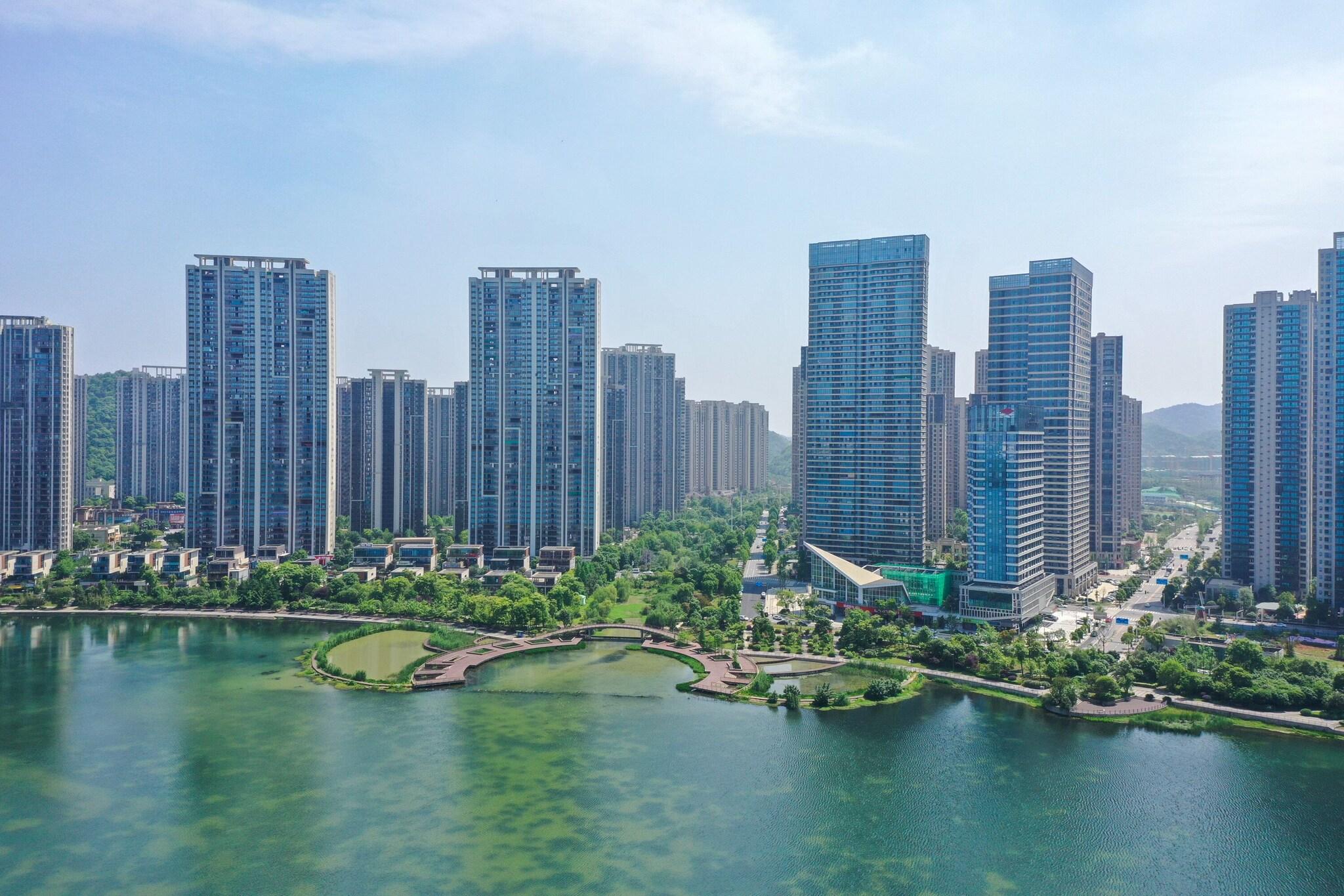 Studio City View King Bed