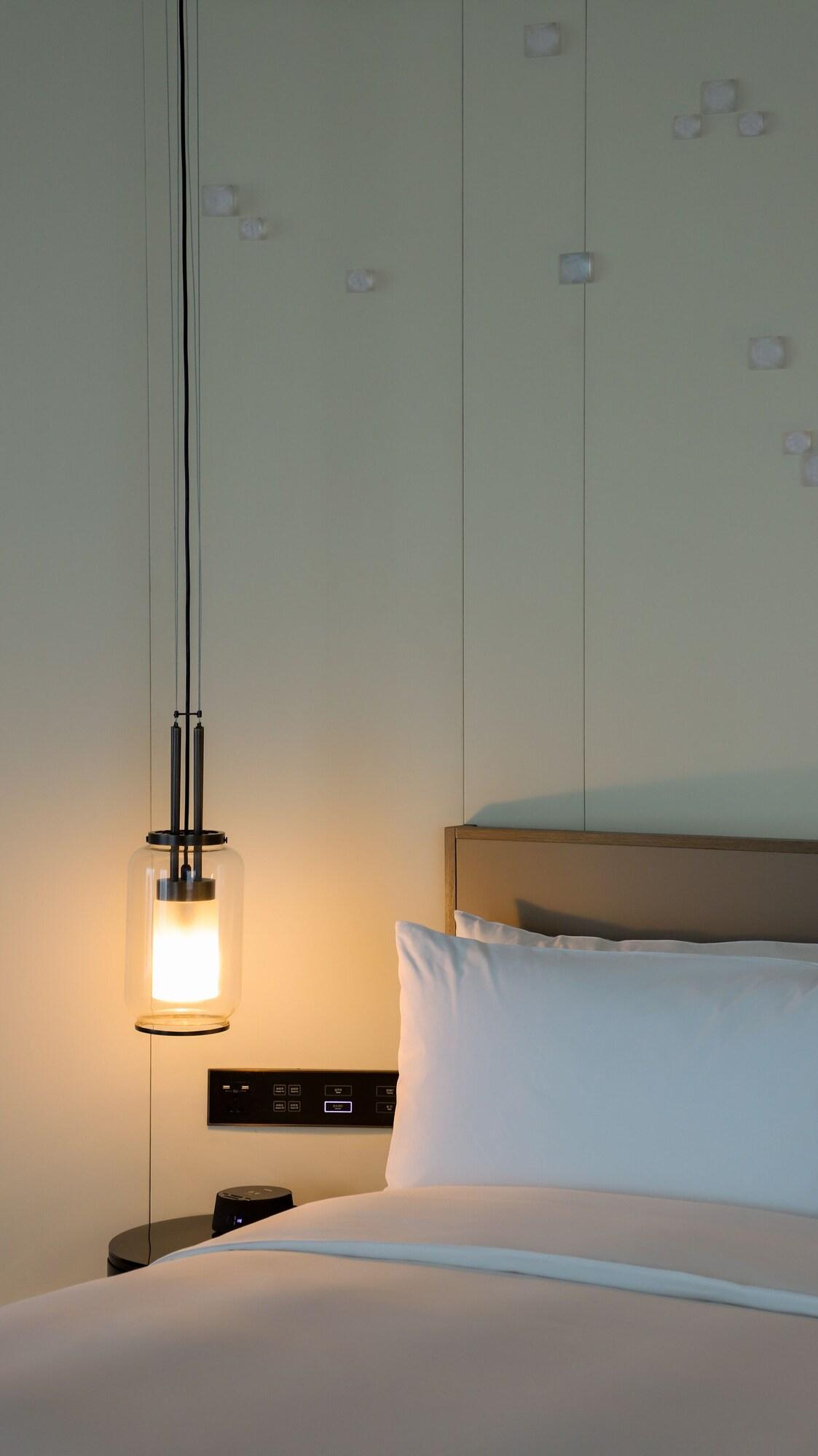 Double Club King Bed