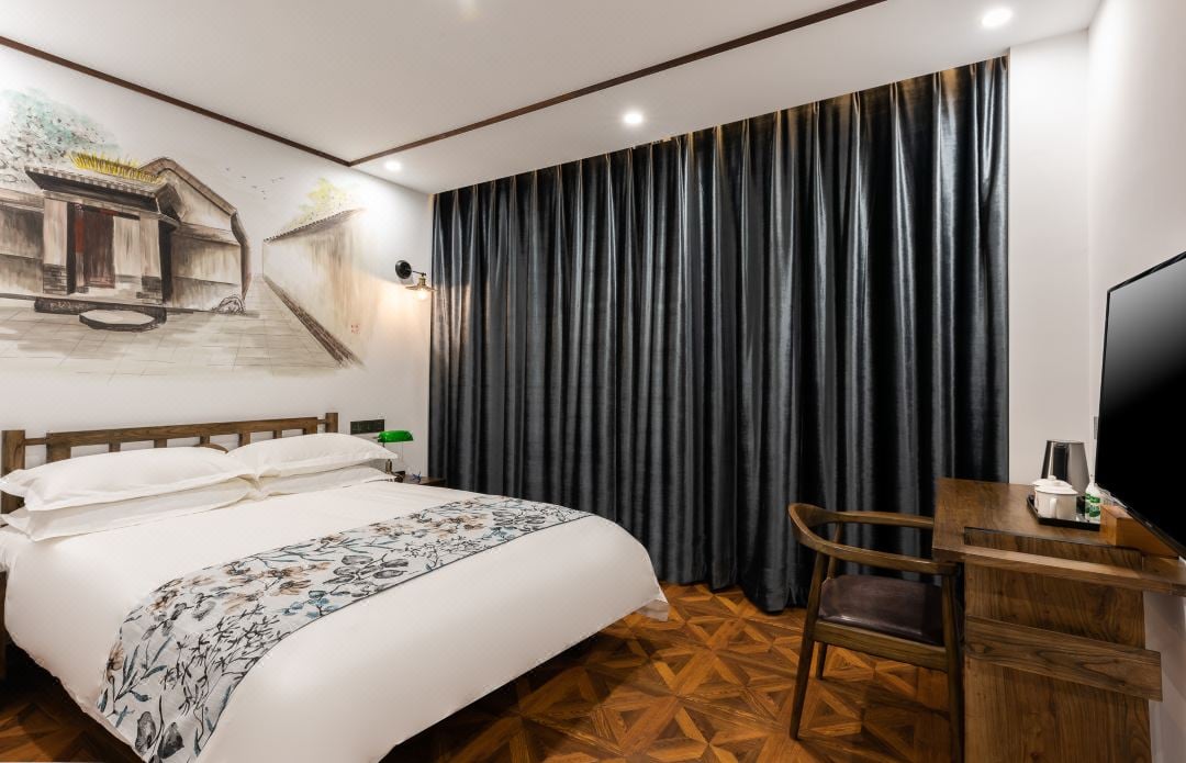 Double Queen Size Bed