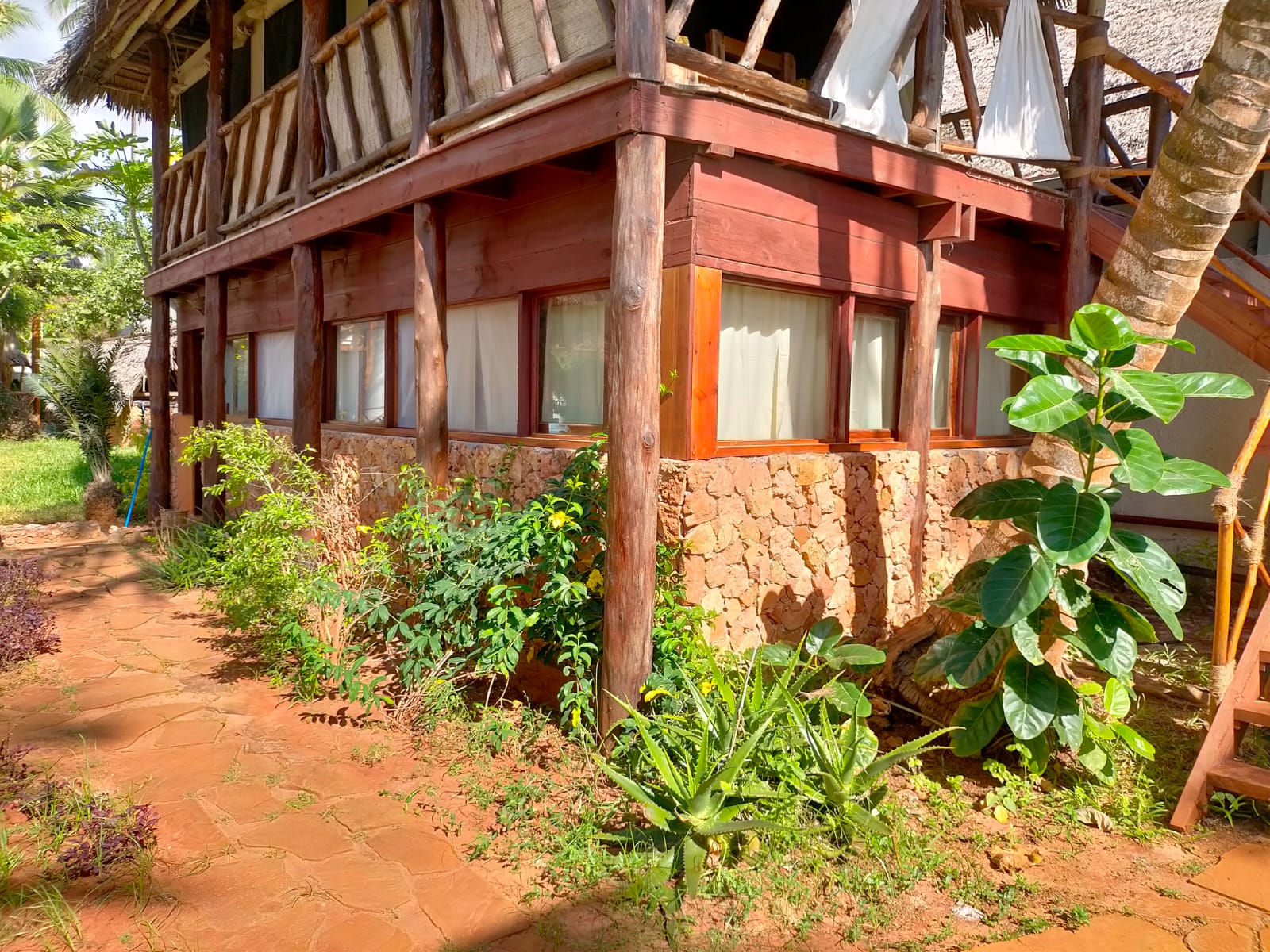 Lodge Ocean View Queen Bed