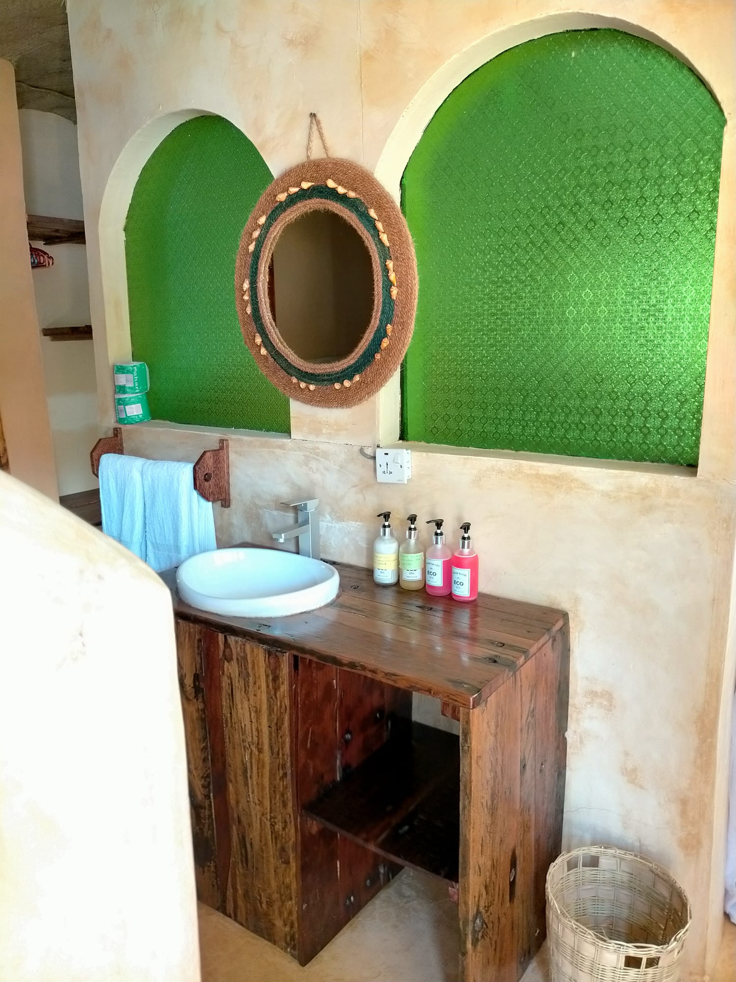 Lodge Ocean View Queen Bed