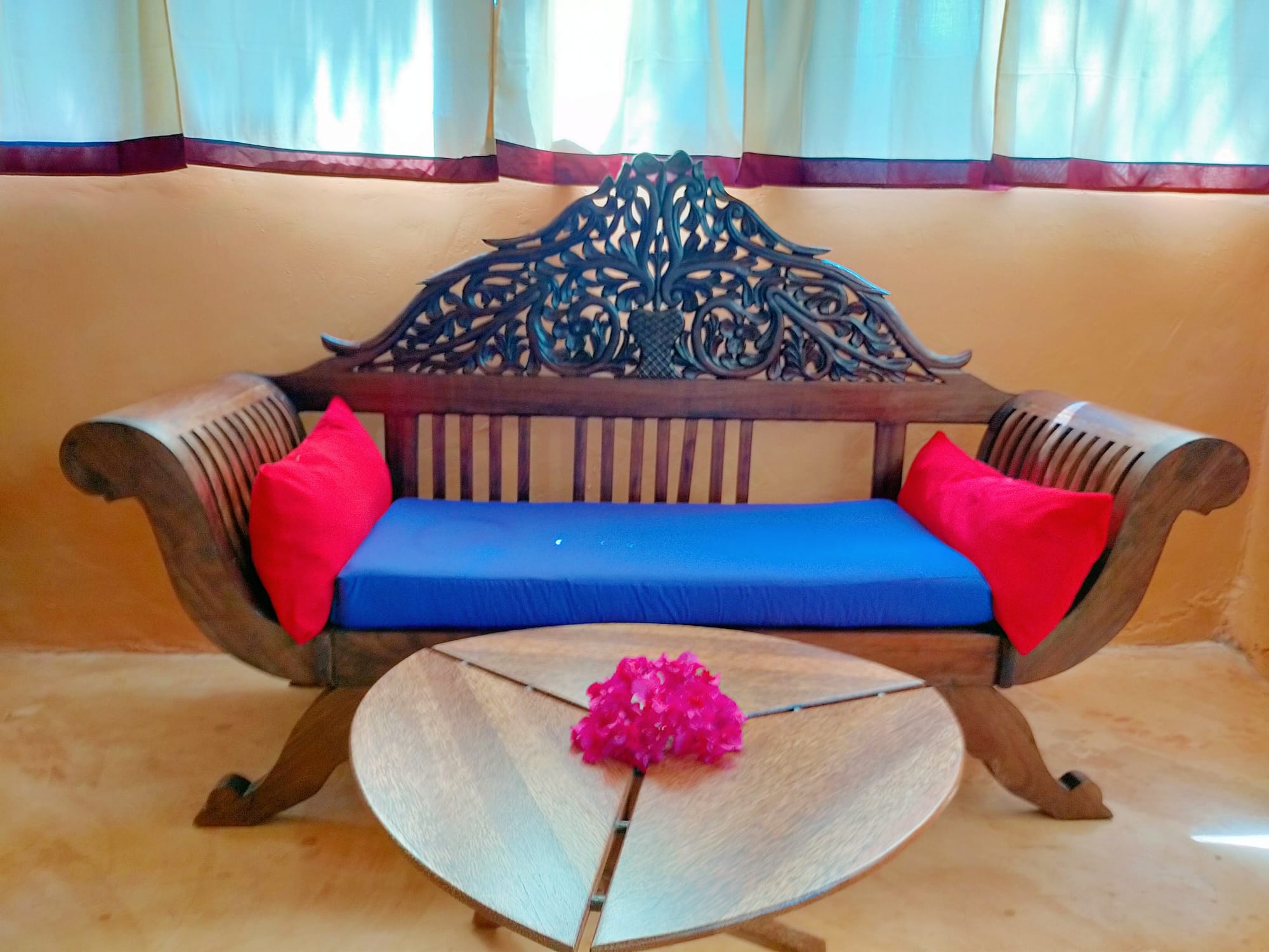 Lodge Ocean View Queen Bed