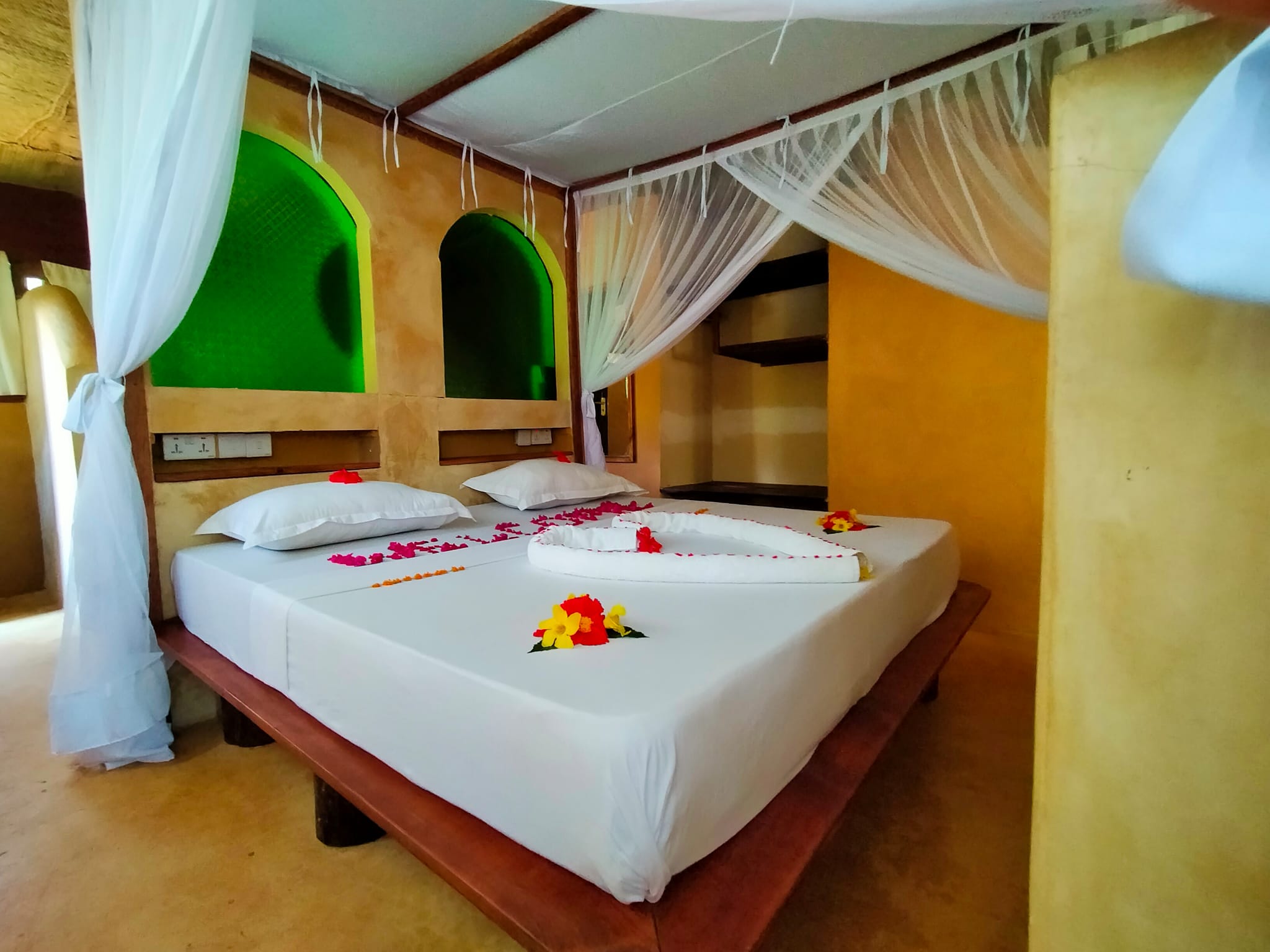 Lodge Ocean View Queen Bed