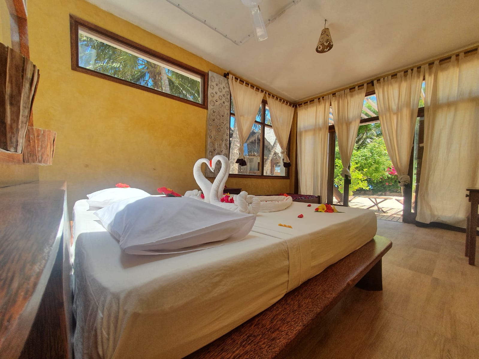 Junior Suite Ocean Front King Bed