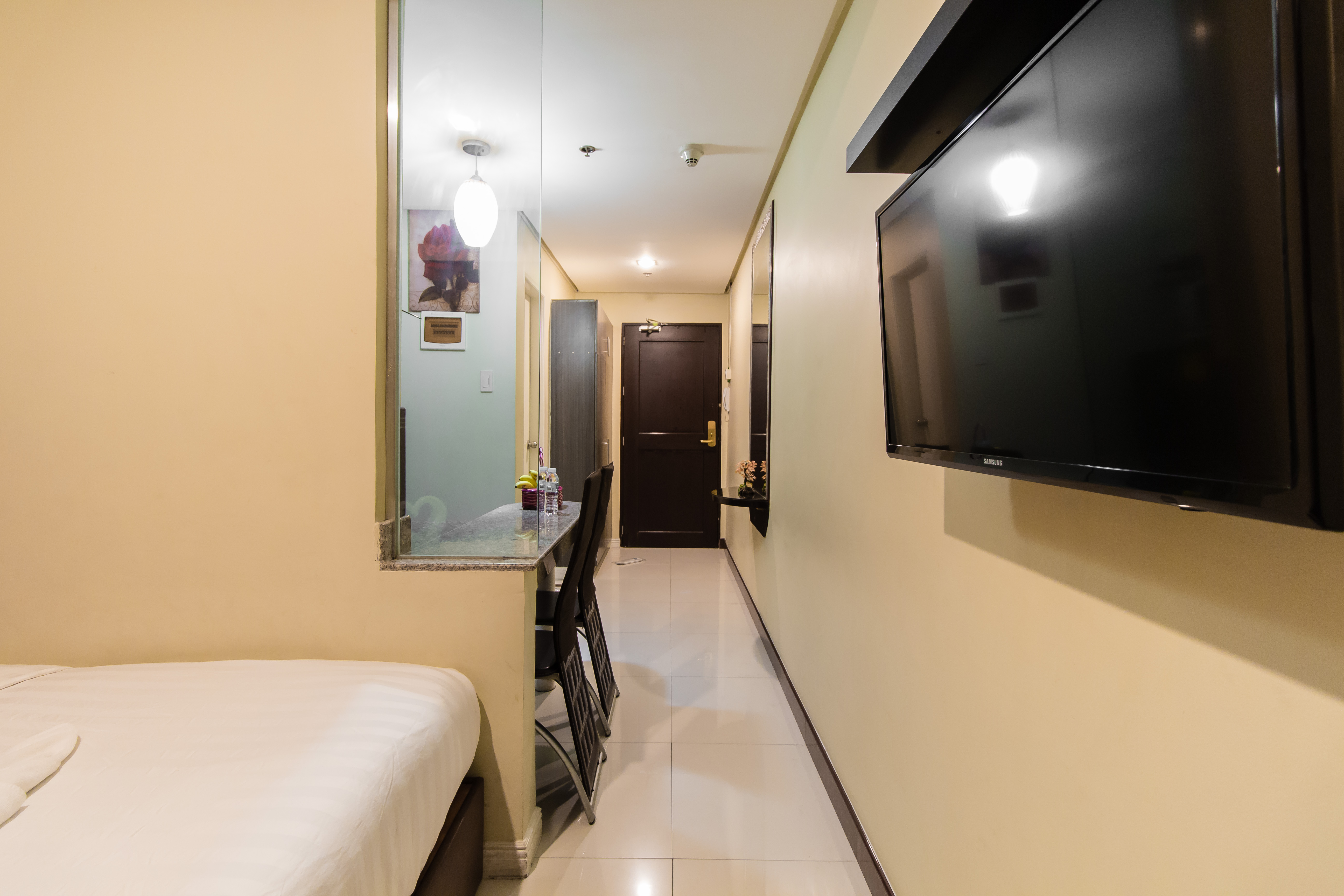 Studio Deluxe Queen Bed