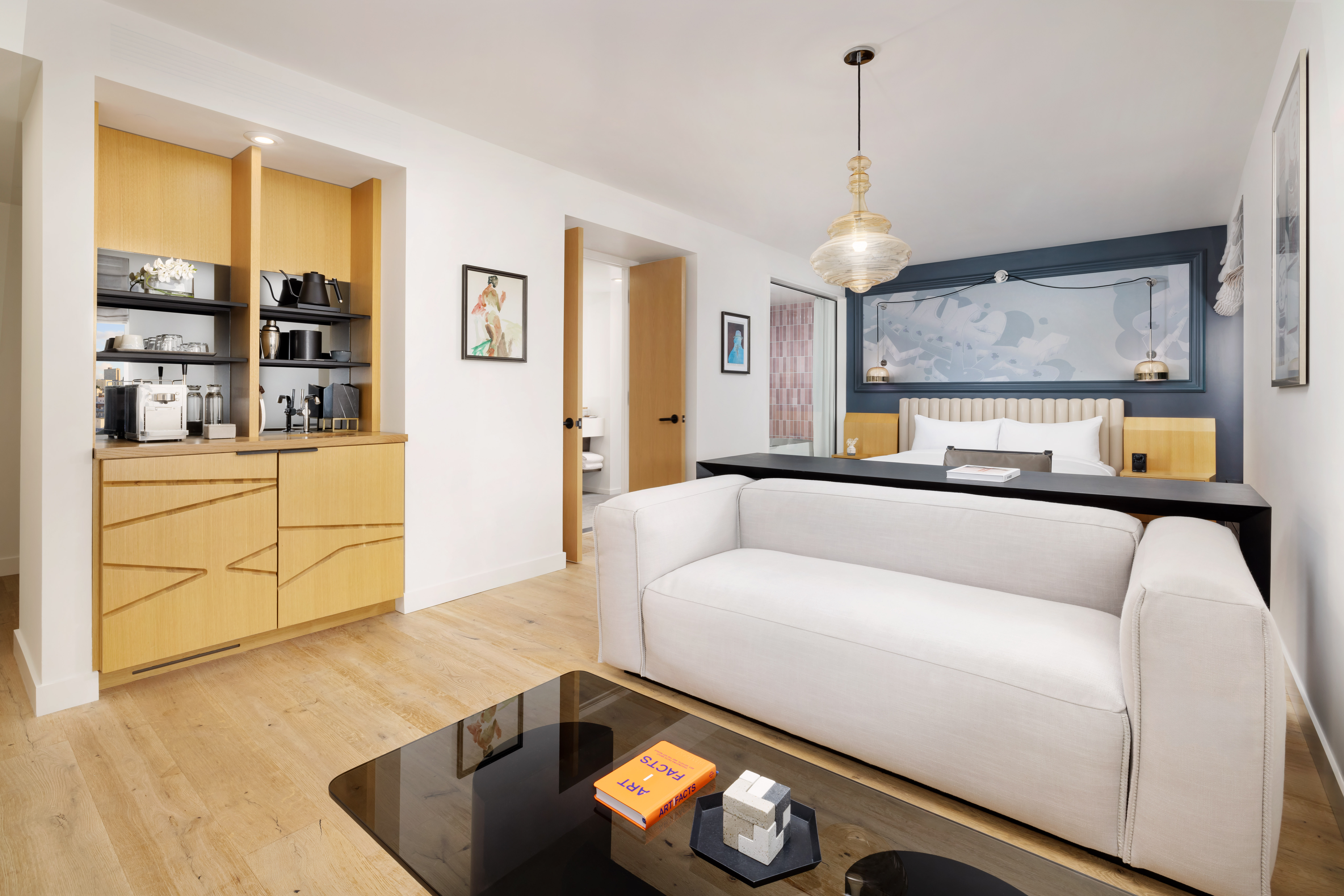 Studio Accessible King Size Bed