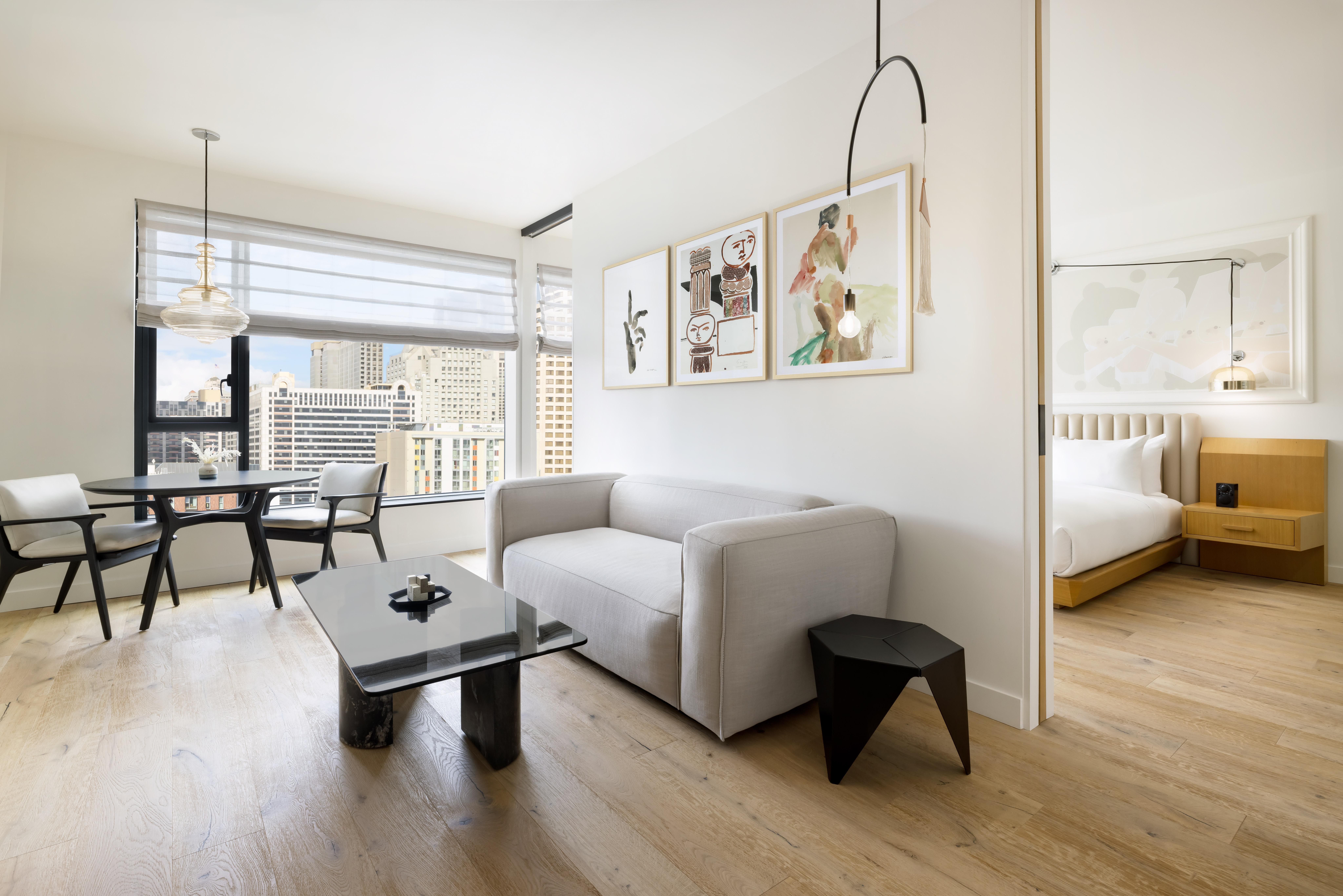 Suite Accessible King Size Bed