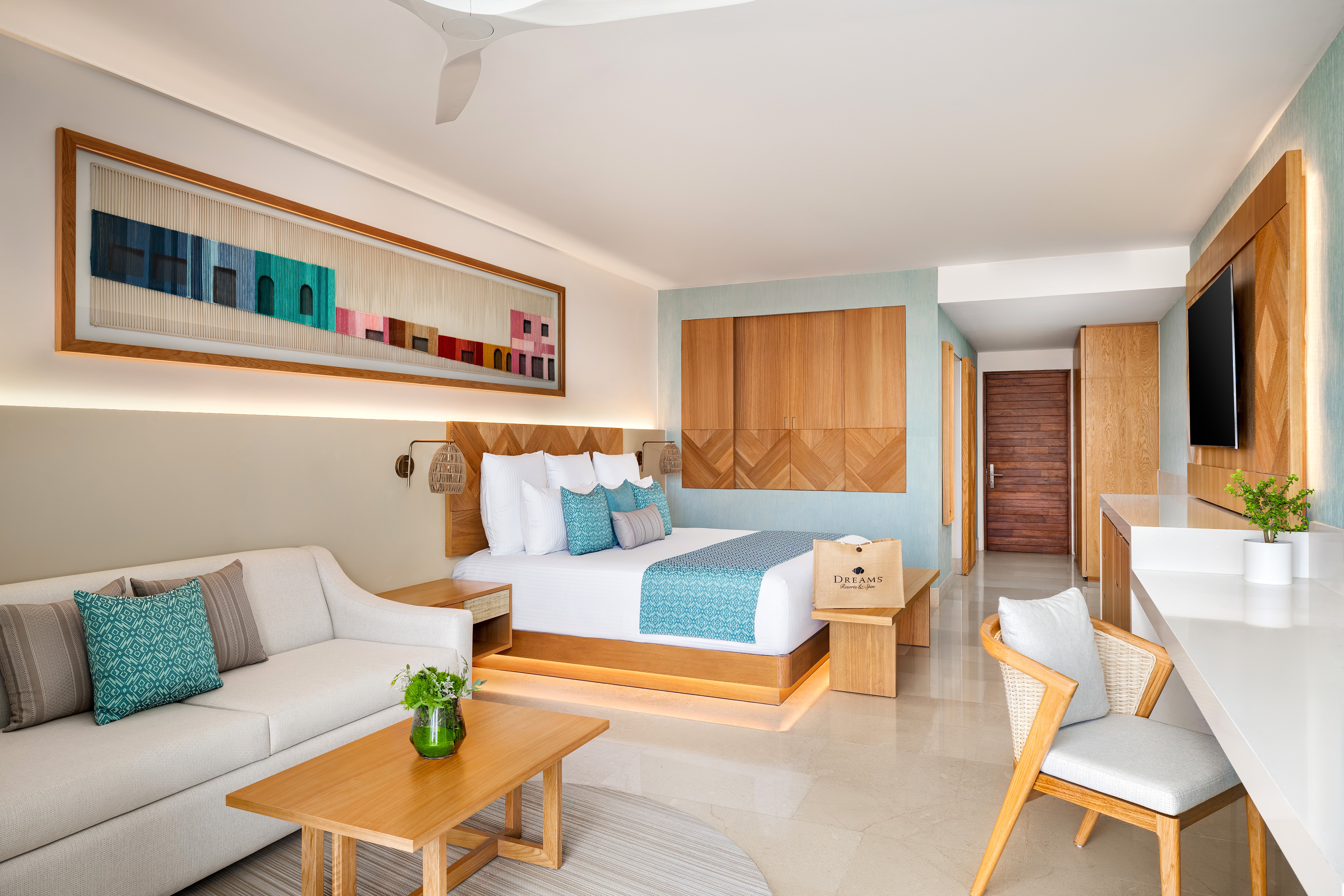 Junior Suite Ocean Front King Bed