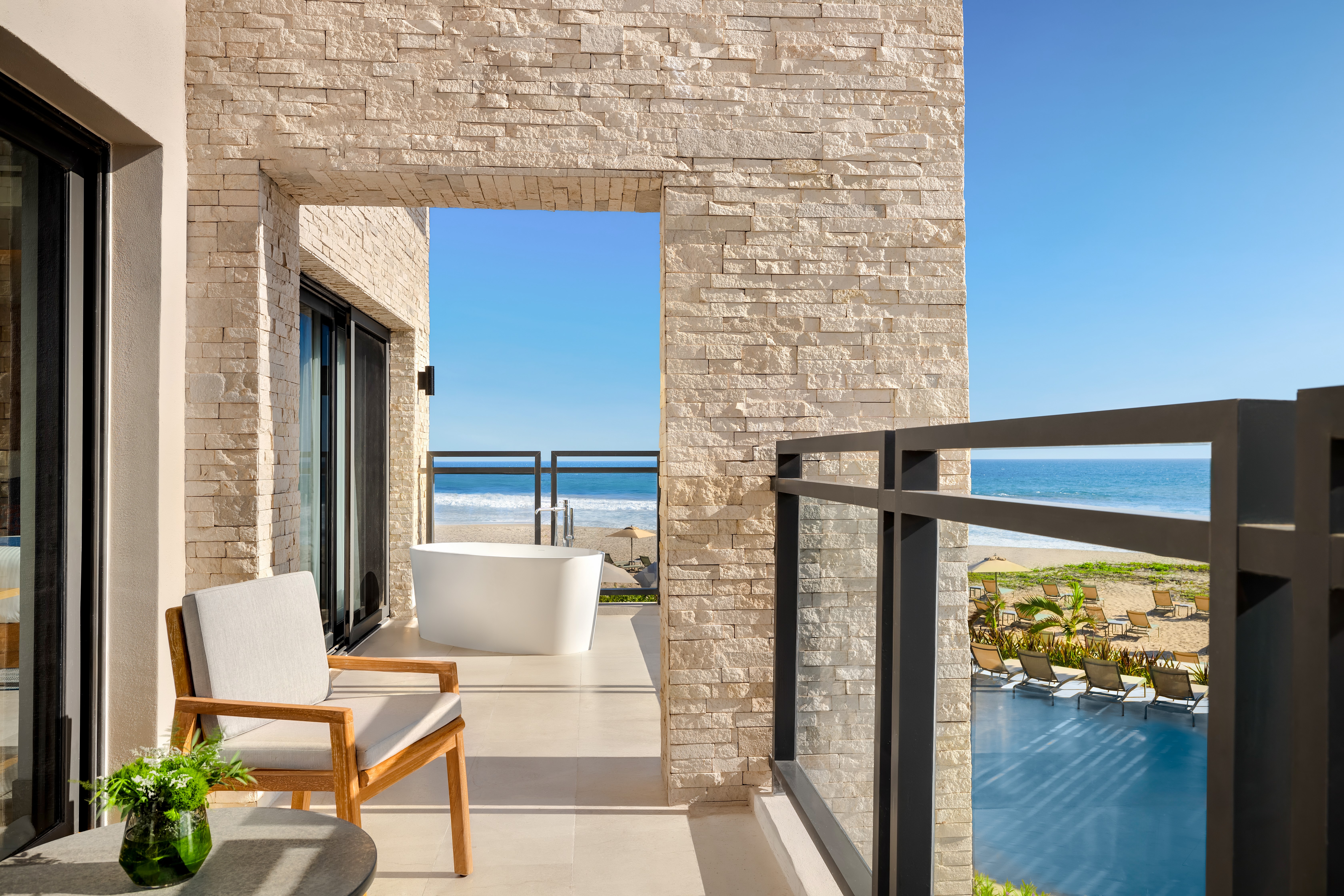 Suite Ocean Front King Bed