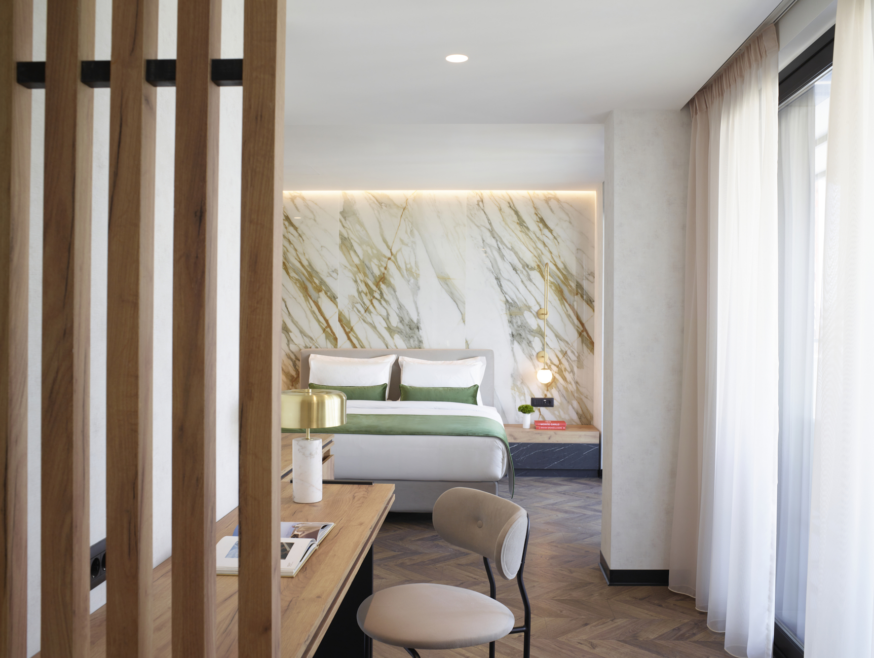 Suite Deluxe City View King Bed