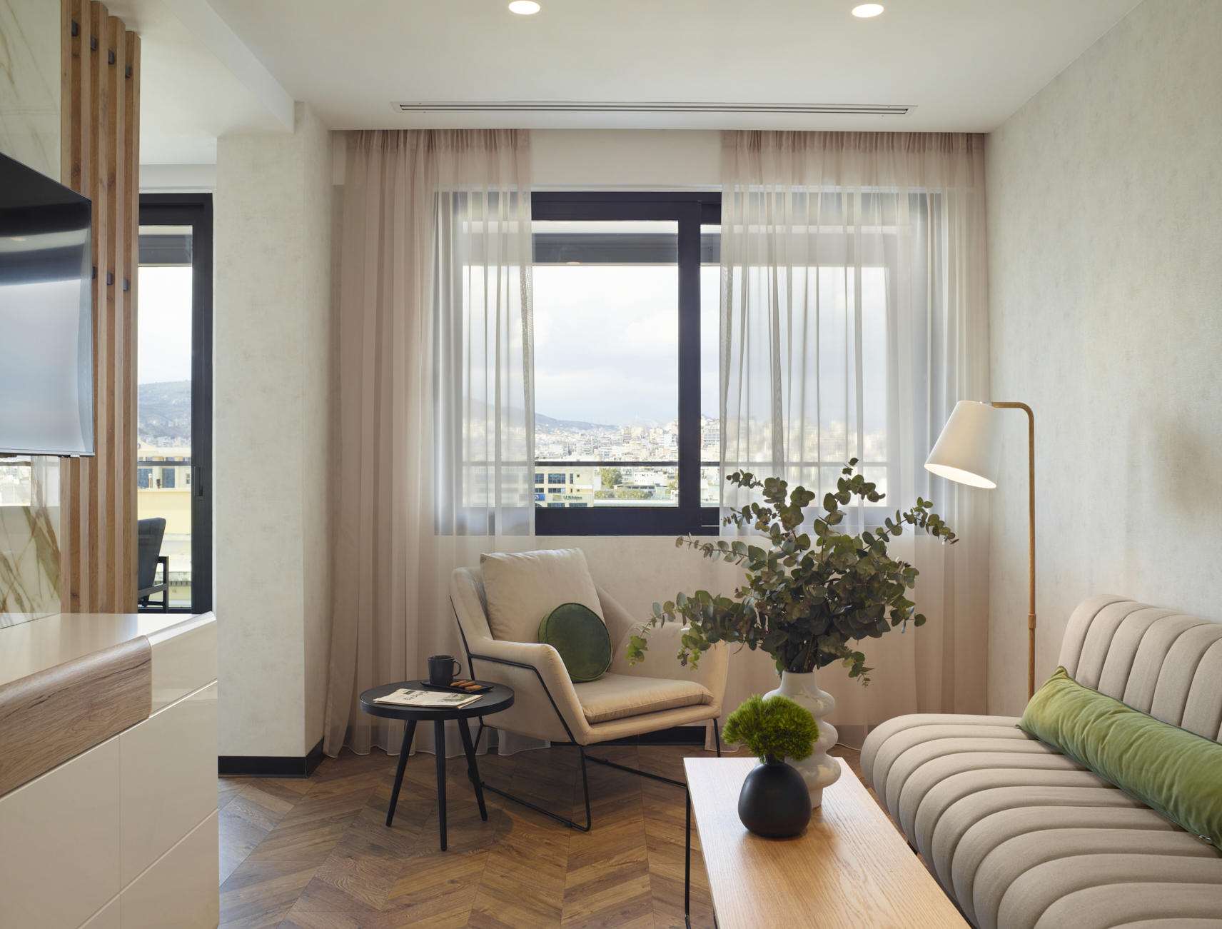 Suite Deluxe City View King Bed