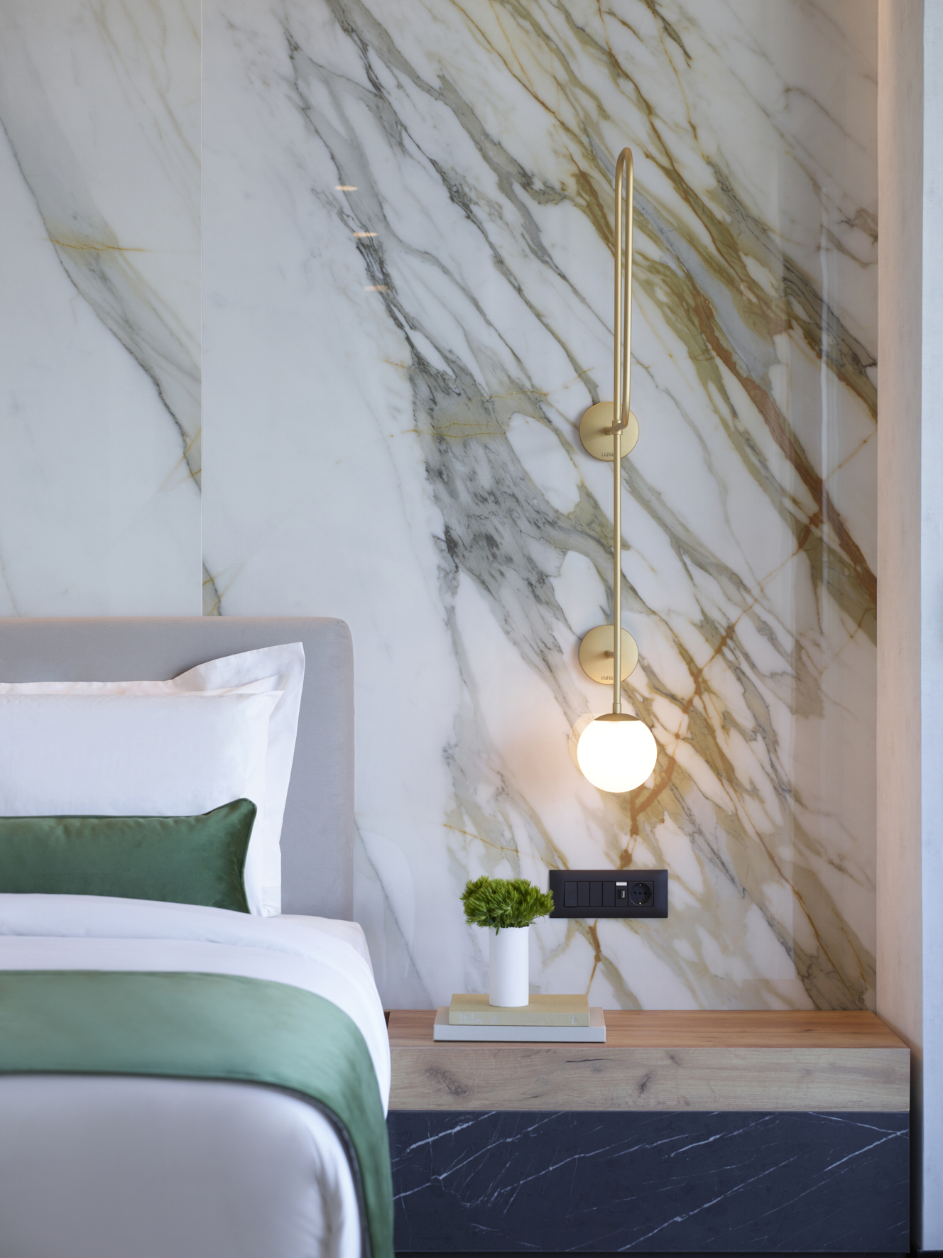 Suite Deluxe City View King Bed