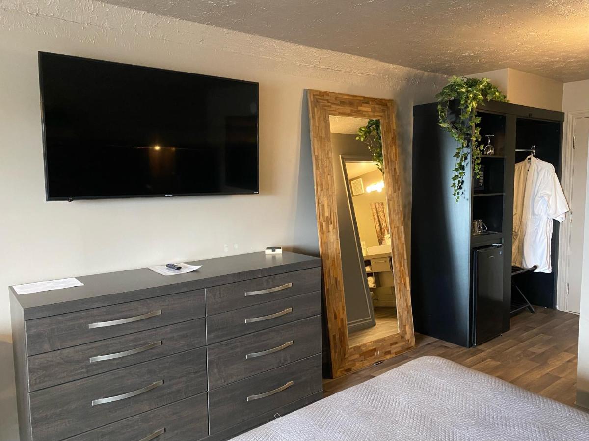 Room Accessible-queen Size Bed