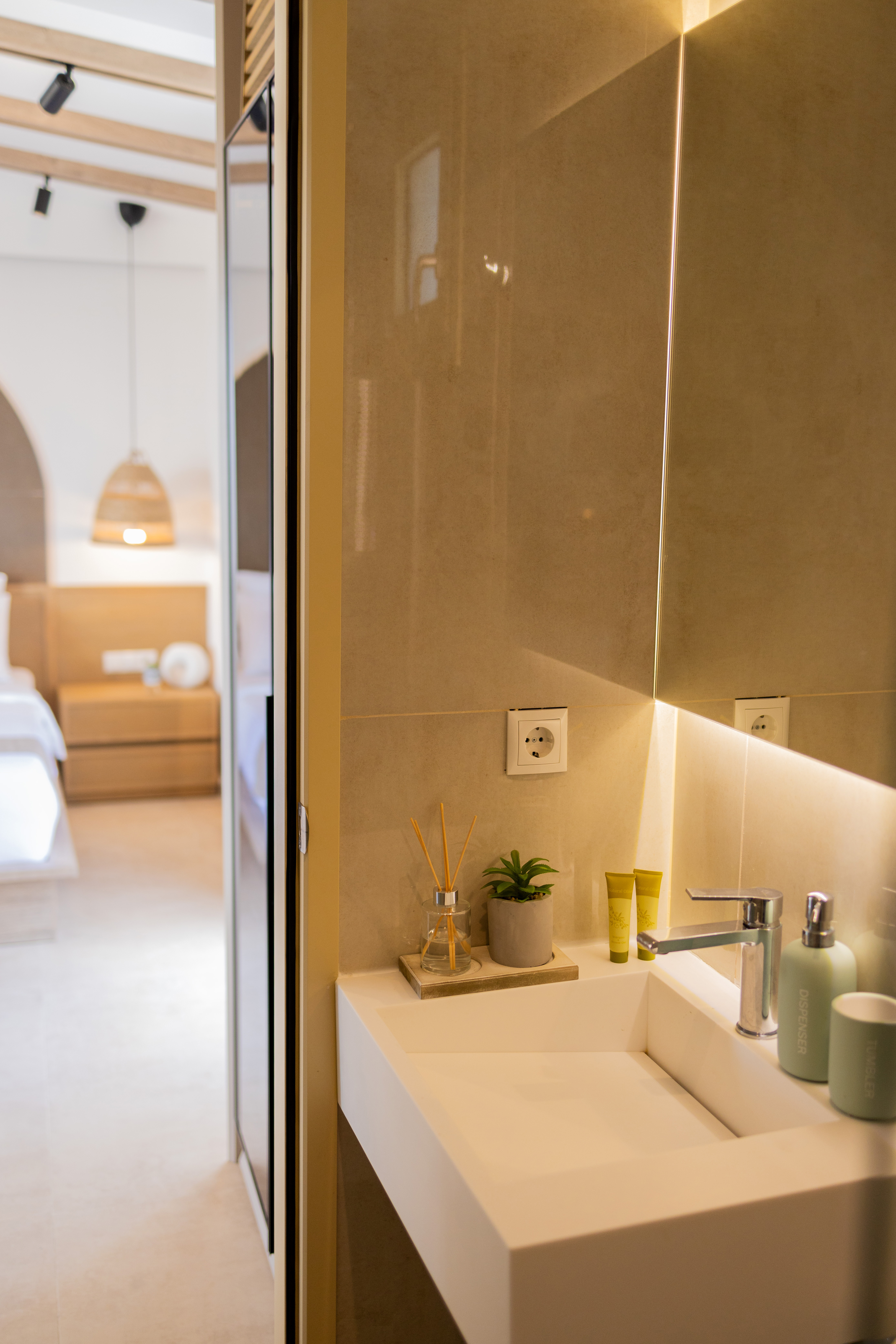 Room King Bed One Bedroom 