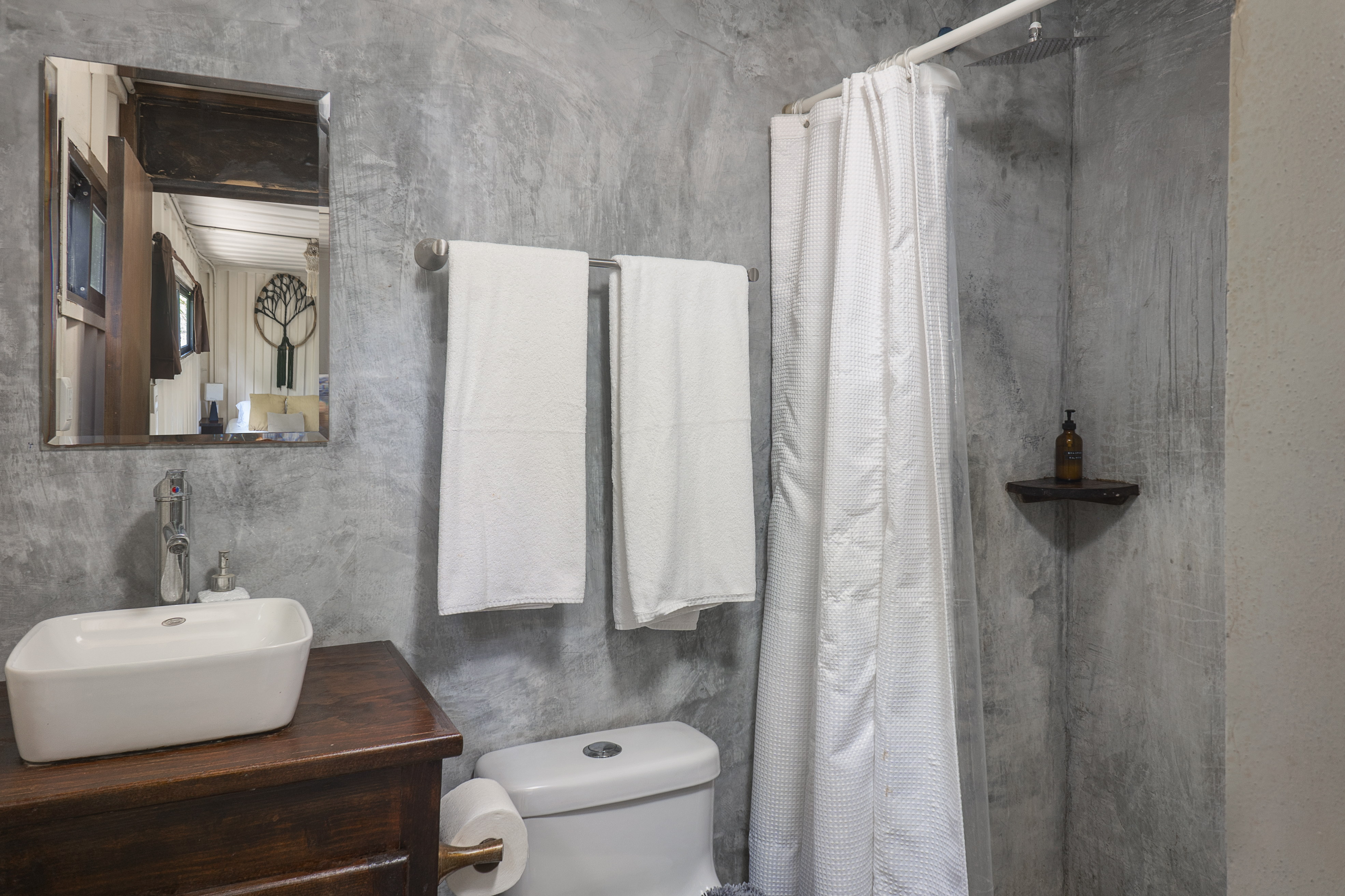 Double Deluxe Queen Bed