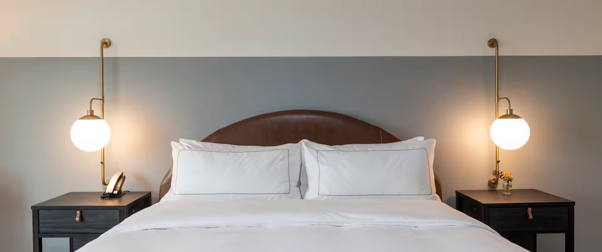 Suite Accessible King Size Bed