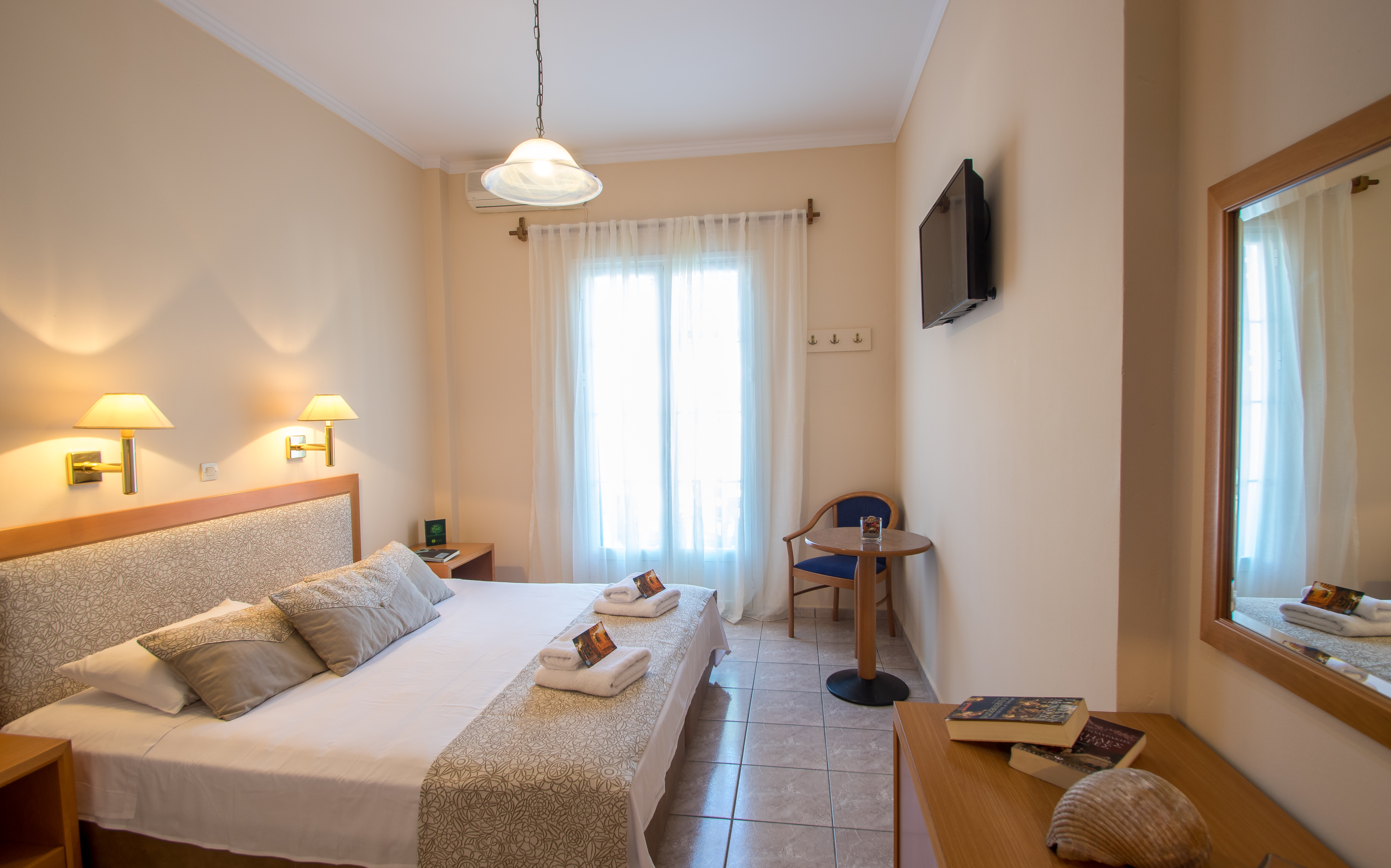 Quadruple Two Bedrooms One Bathroom