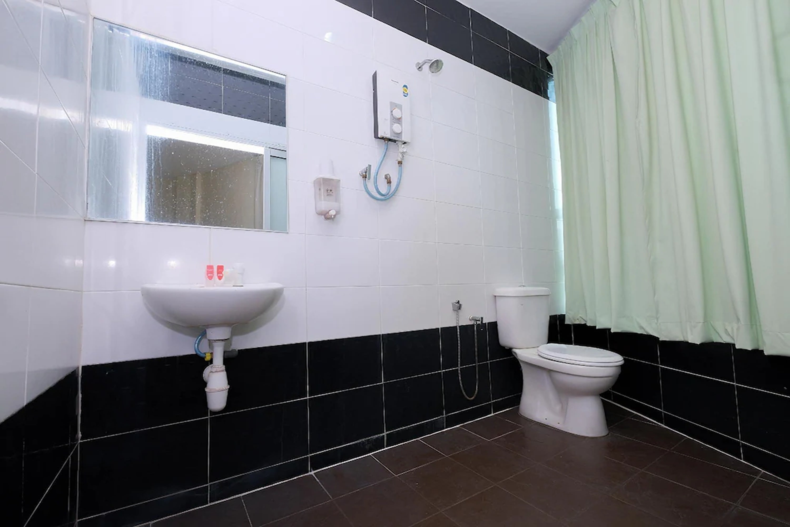 Double Deluxe Queen Bed