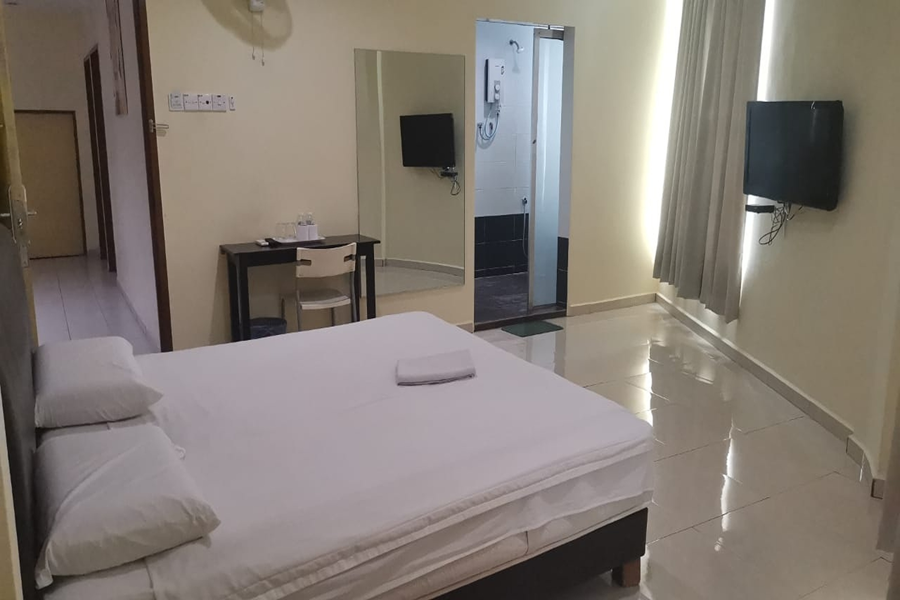 Double Deluxe King Bed