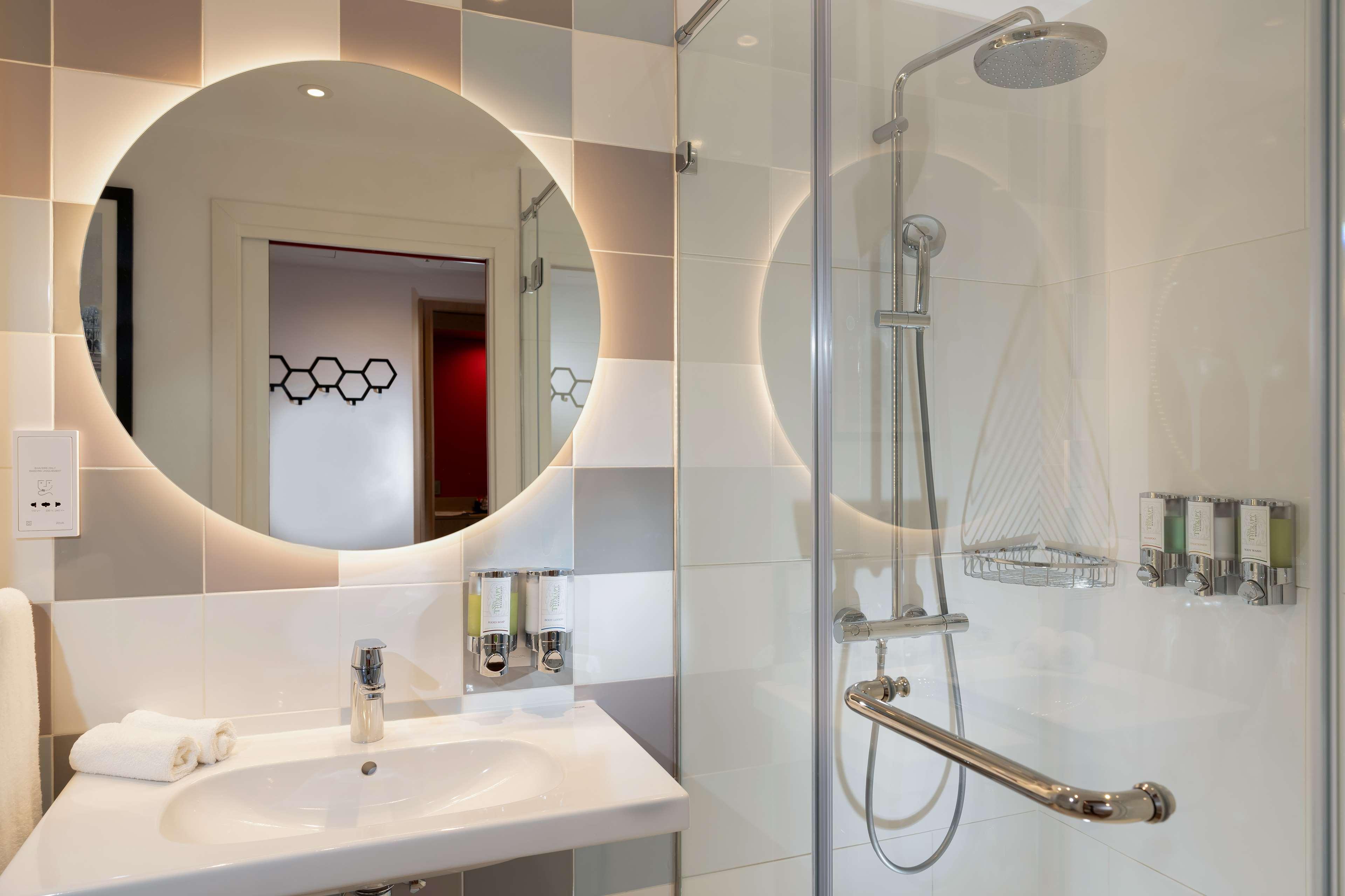 Double Queen Size Bed