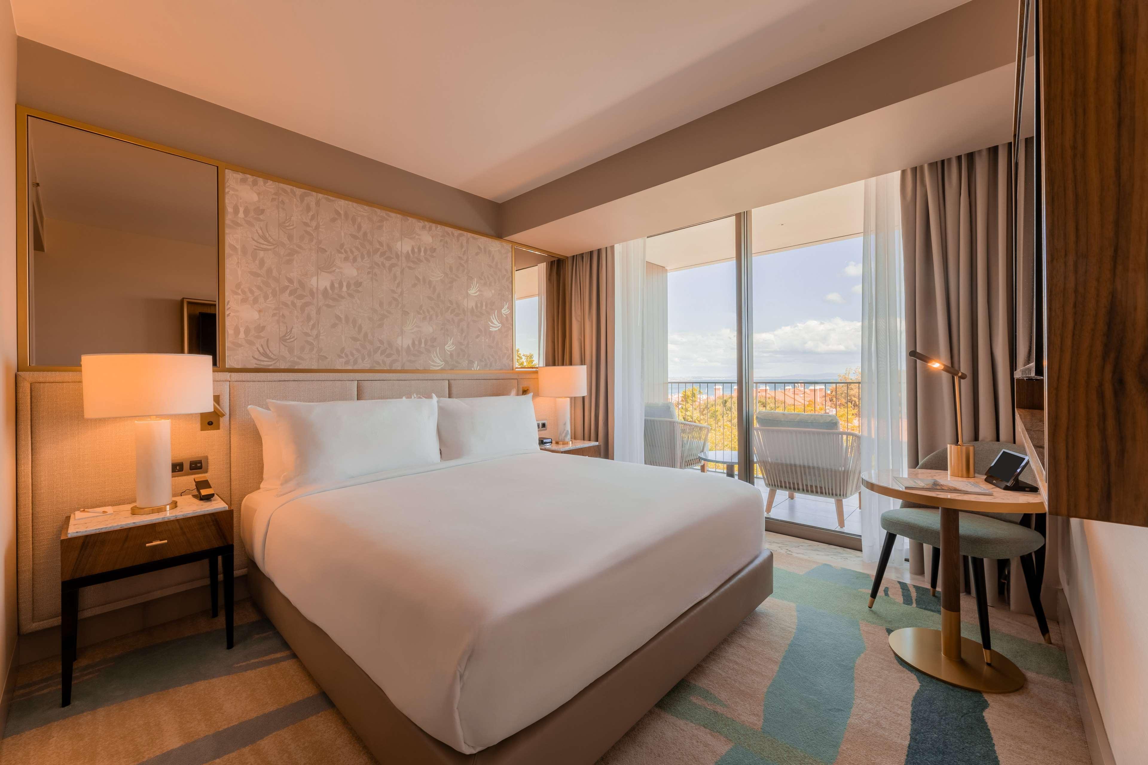 Double Ocean View King Bed