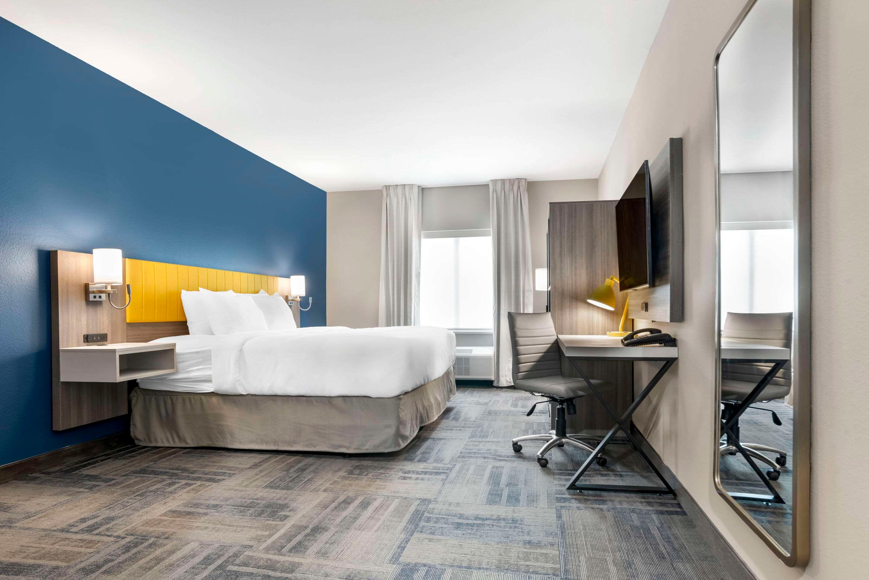 Suite Accessible King Size Bed